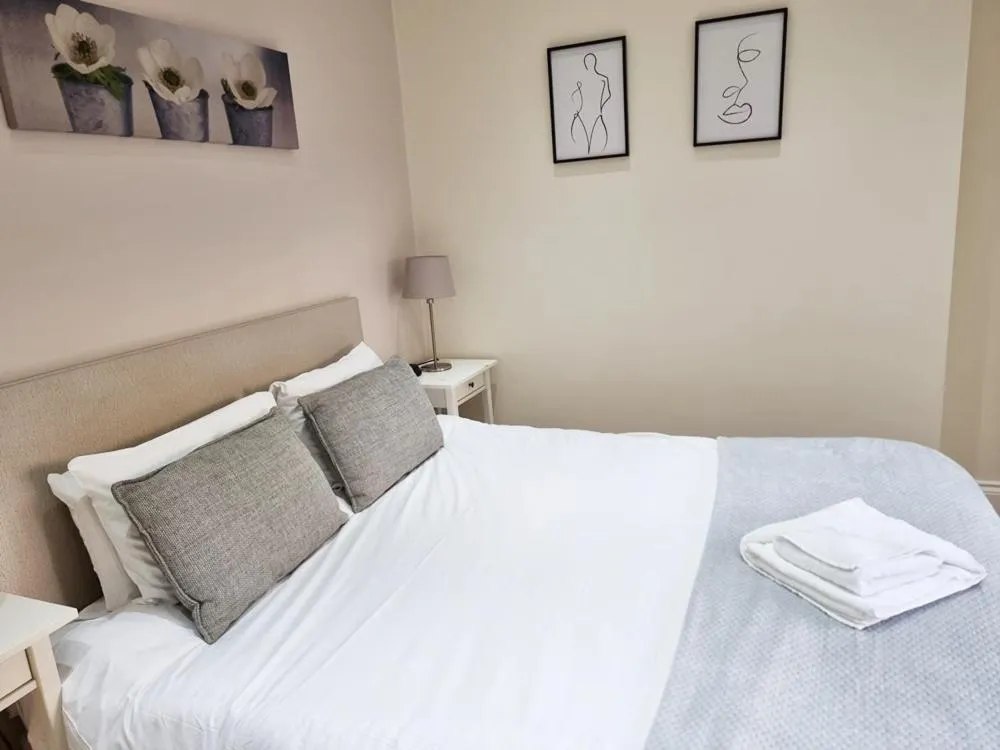 Oxford Gardens Apartments