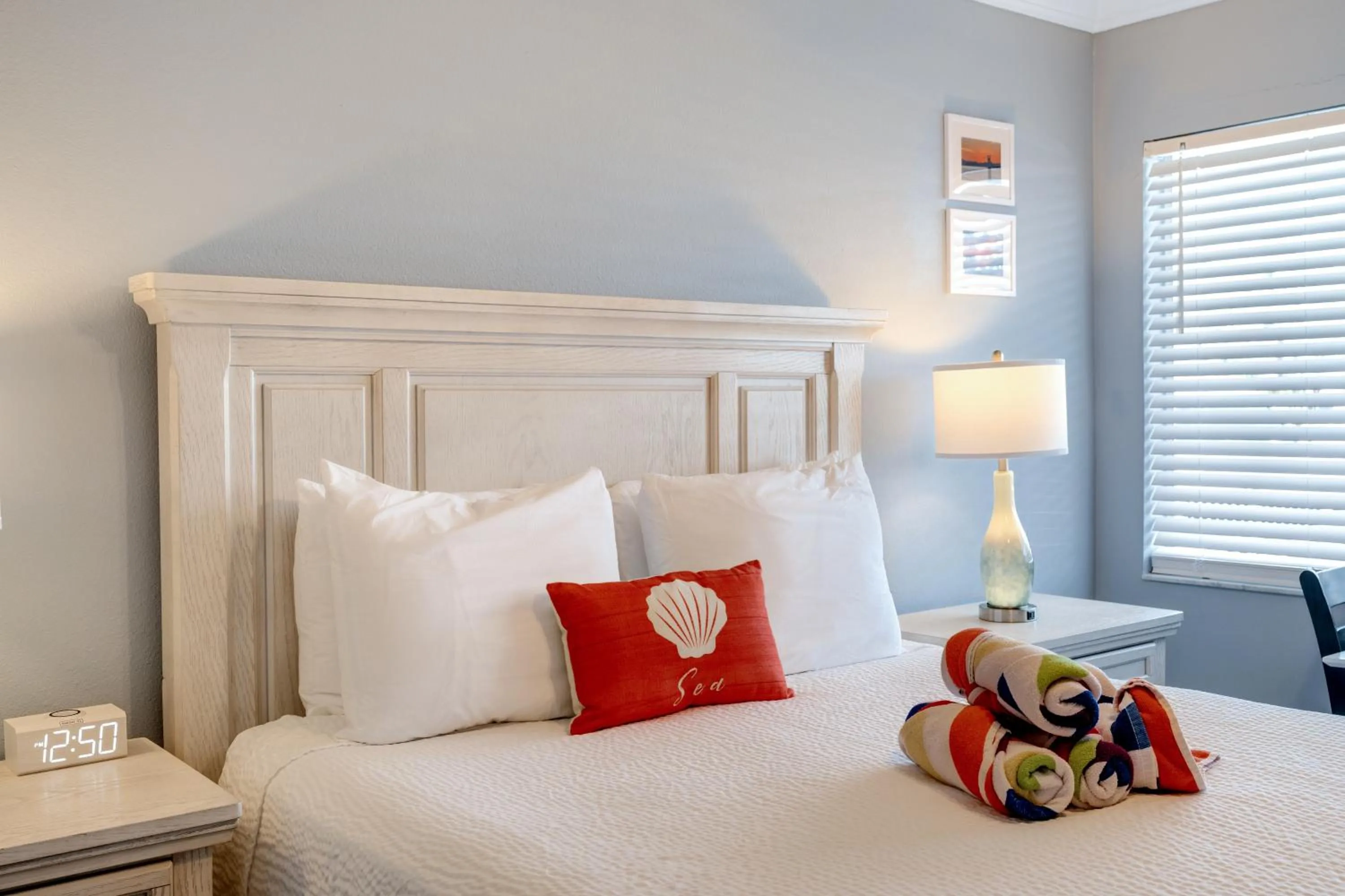 Bed in Tropical Beach Resorts - Sarasota