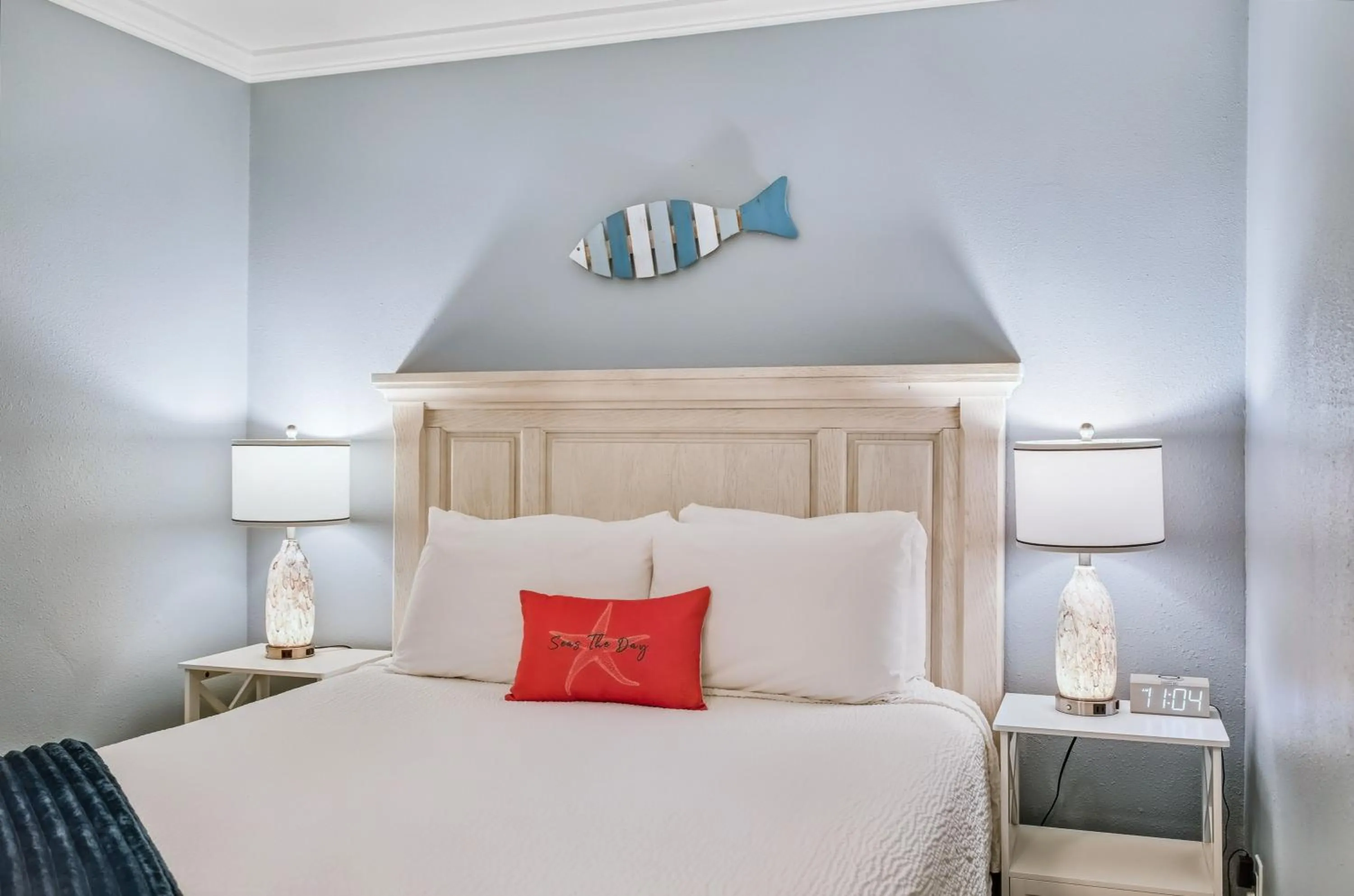 Bed in Tropical Beach Resorts - Sarasota