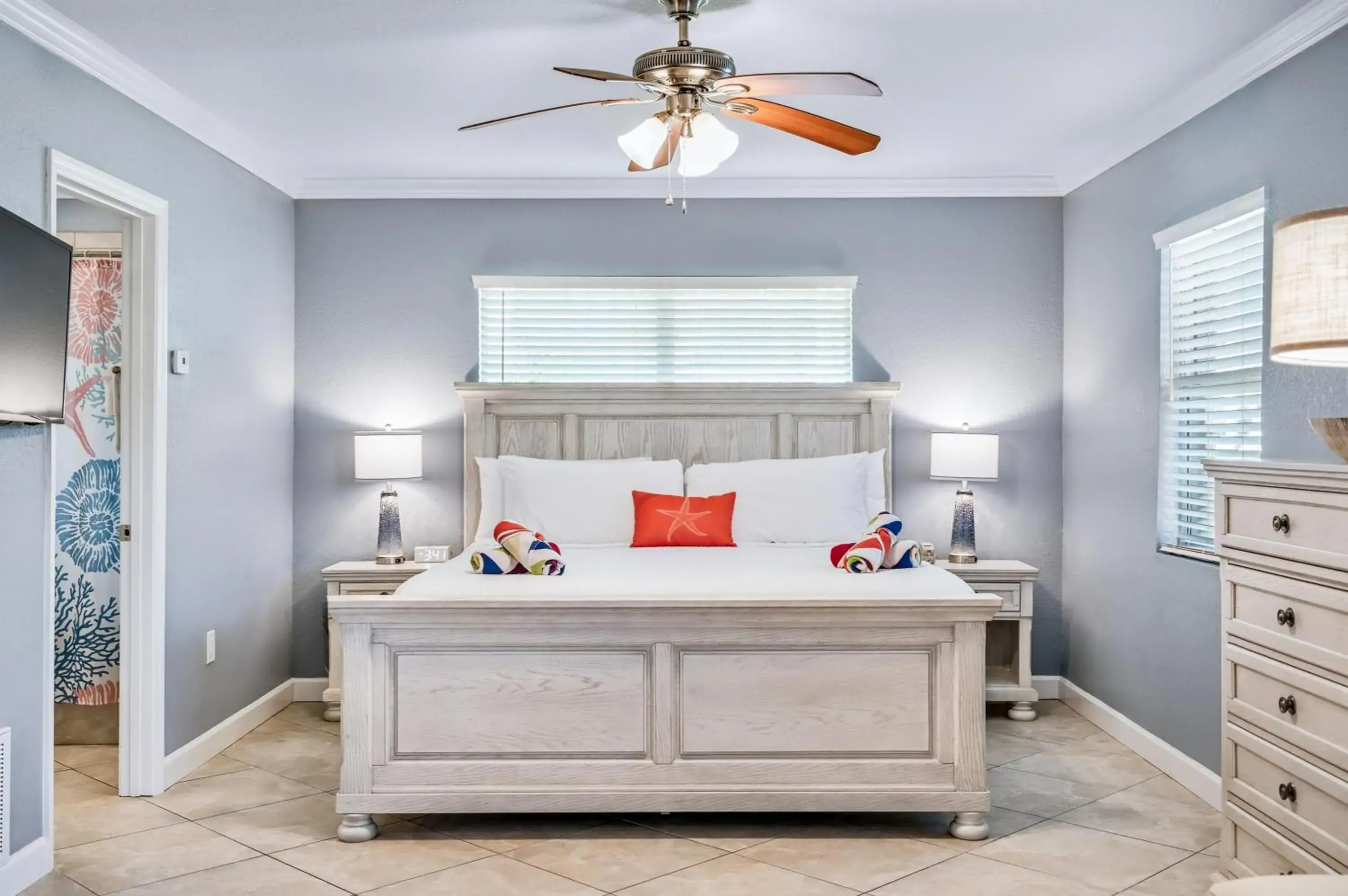 Bed in Tropical Beach Resorts - Sarasota Bed in Tropical Beach Resorts - Sarasota