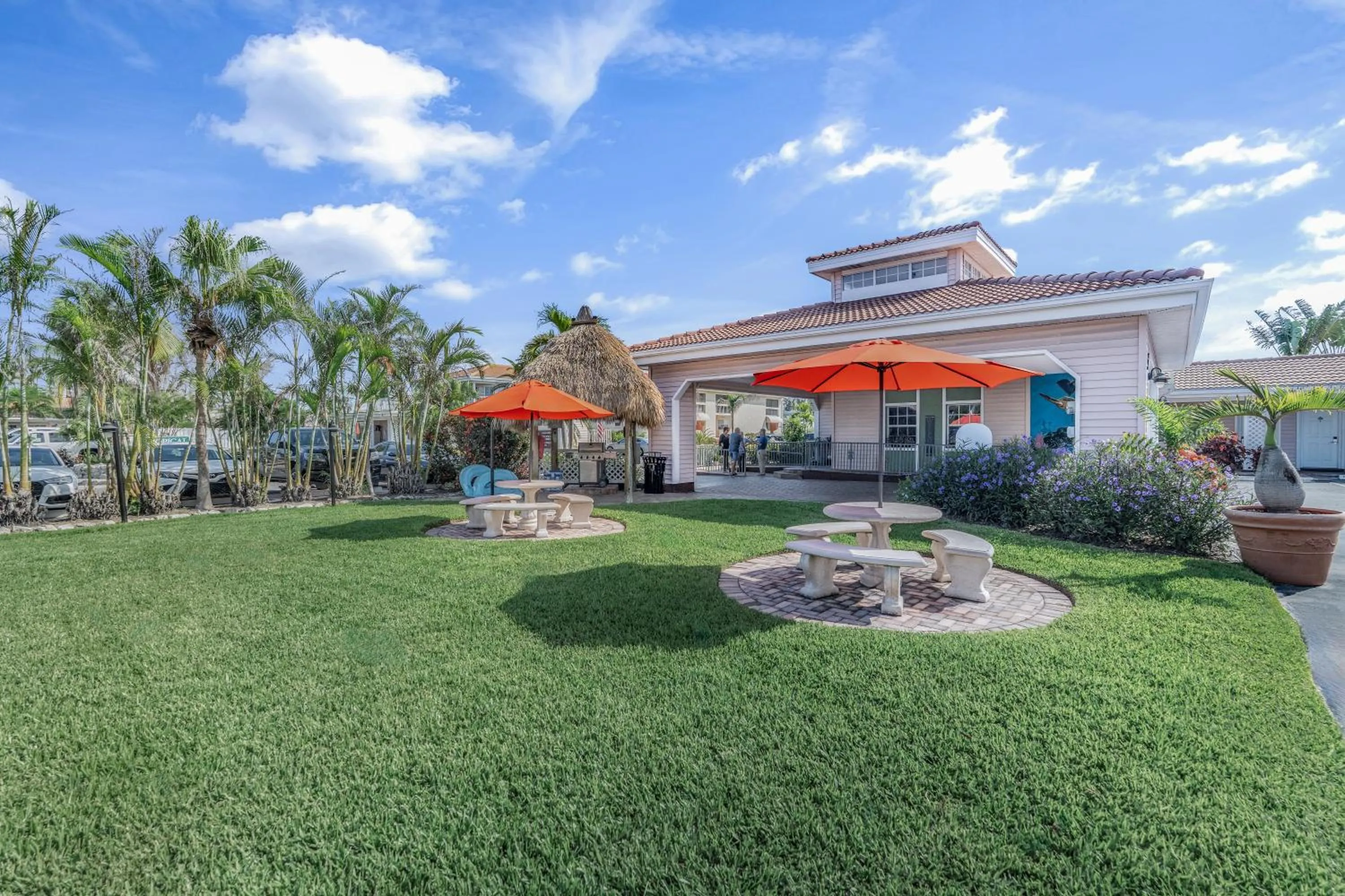 Property building in Tropical Beach Resorts - Sarasota