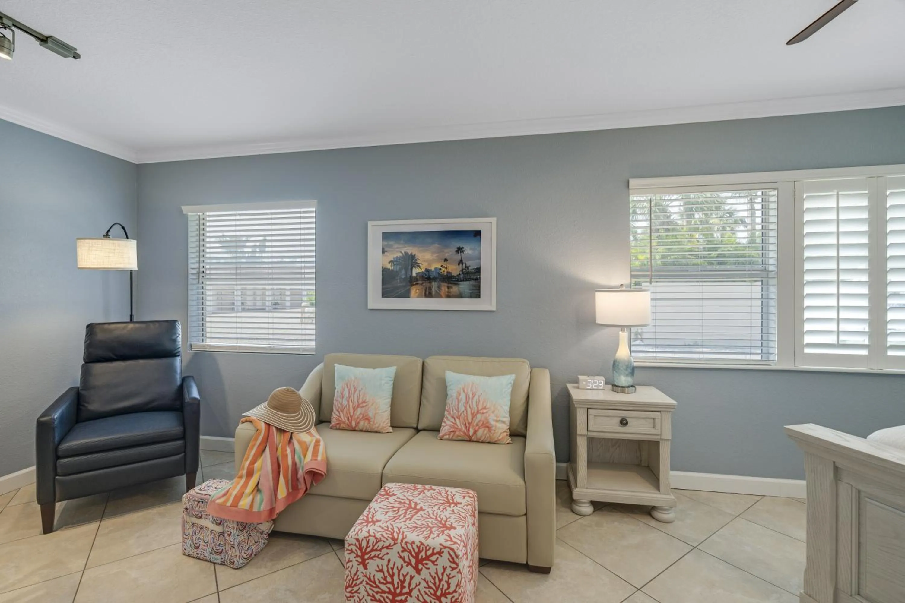 Living room in Tropical Beach Resorts - Sarasota