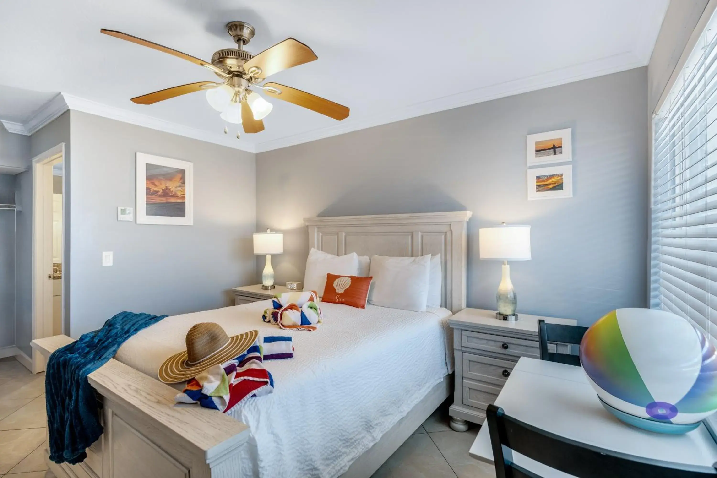 Bed in Tropical Beach Resorts - Sarasota Bed in Tropical Beach Resorts - Sarasota