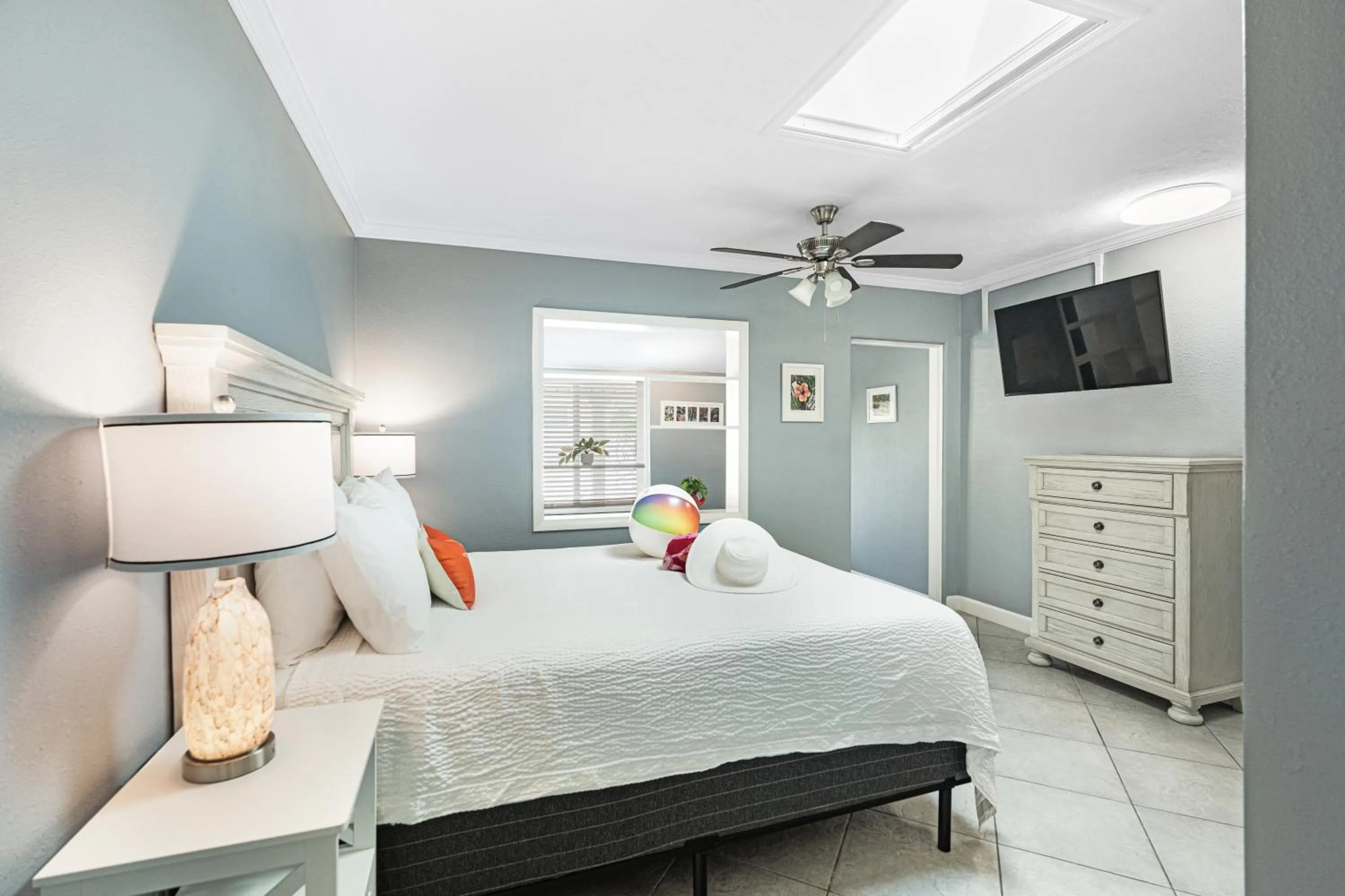 Bed in Tropical Beach Resorts - Sarasota