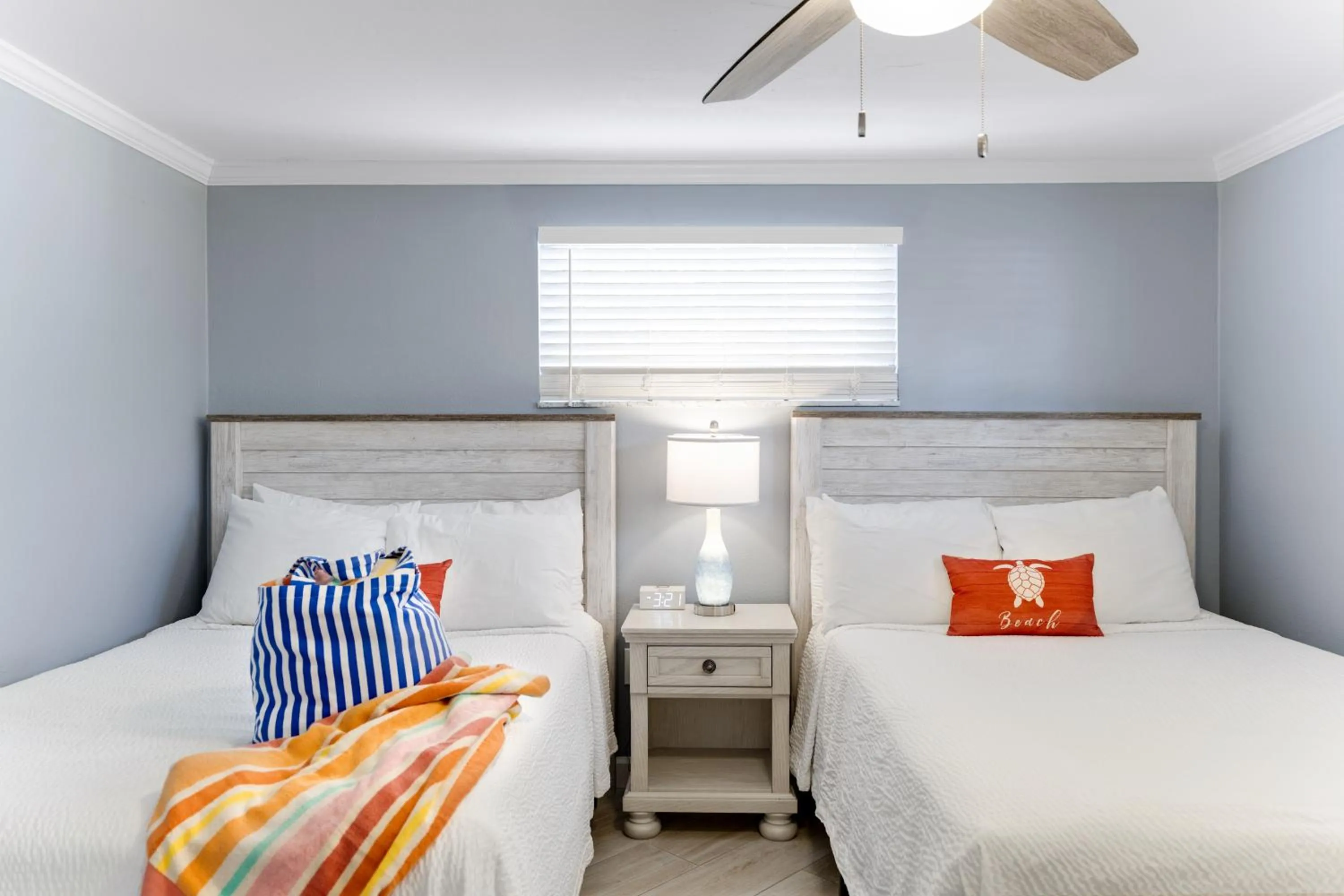 Bed in Tropical Beach Resorts - Sarasota