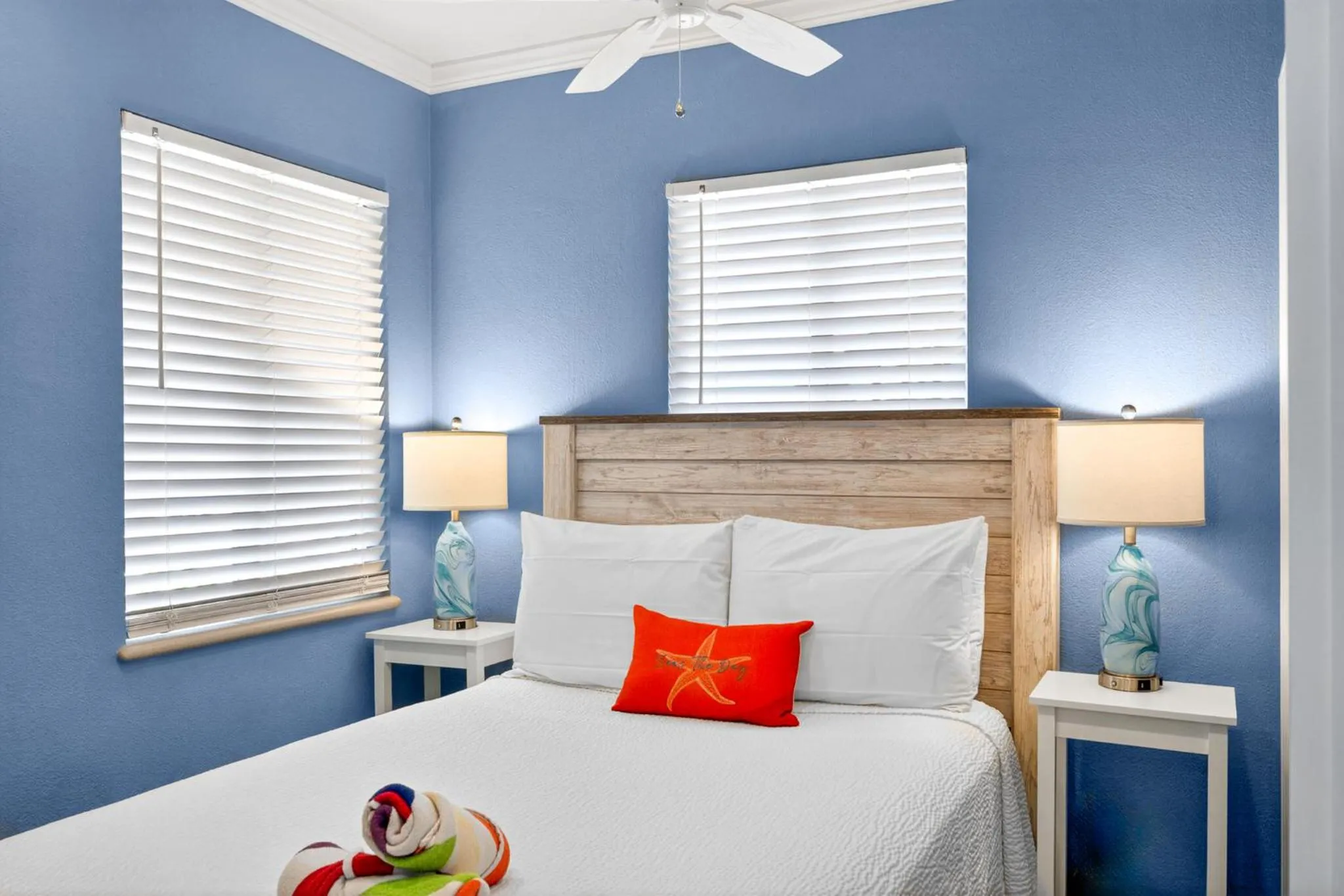 Bed in Tropical Beach Resorts - Sarasota