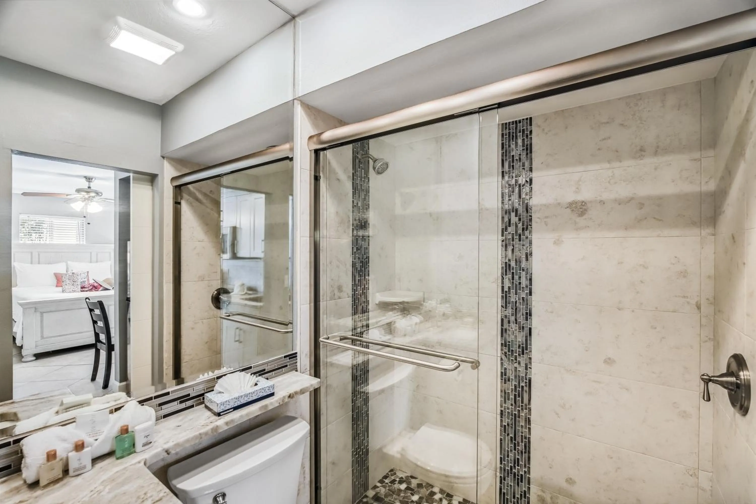 Shower in Tropical Beach Resorts - Sarasota