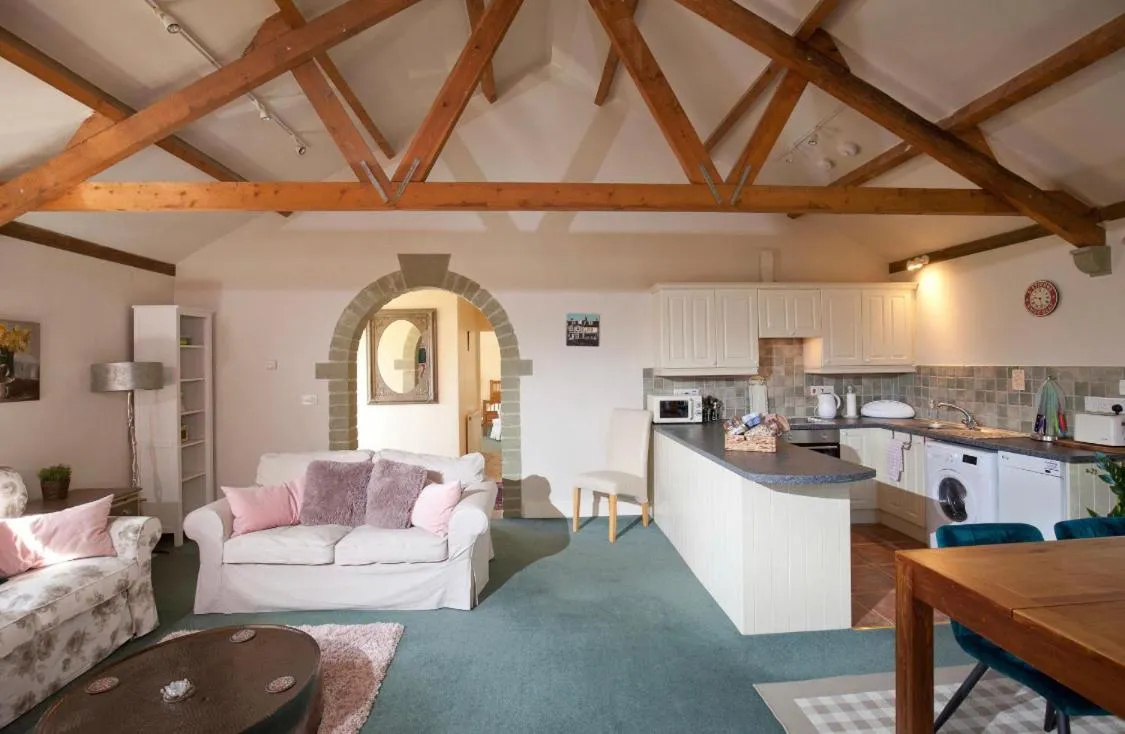 Kitchen or kitchenette in Spacious Swallow Cottage