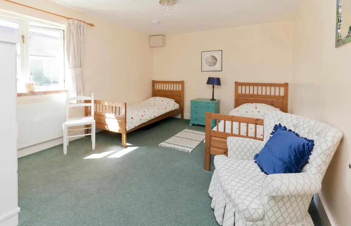 Bed in Spacious Swallow Cottage