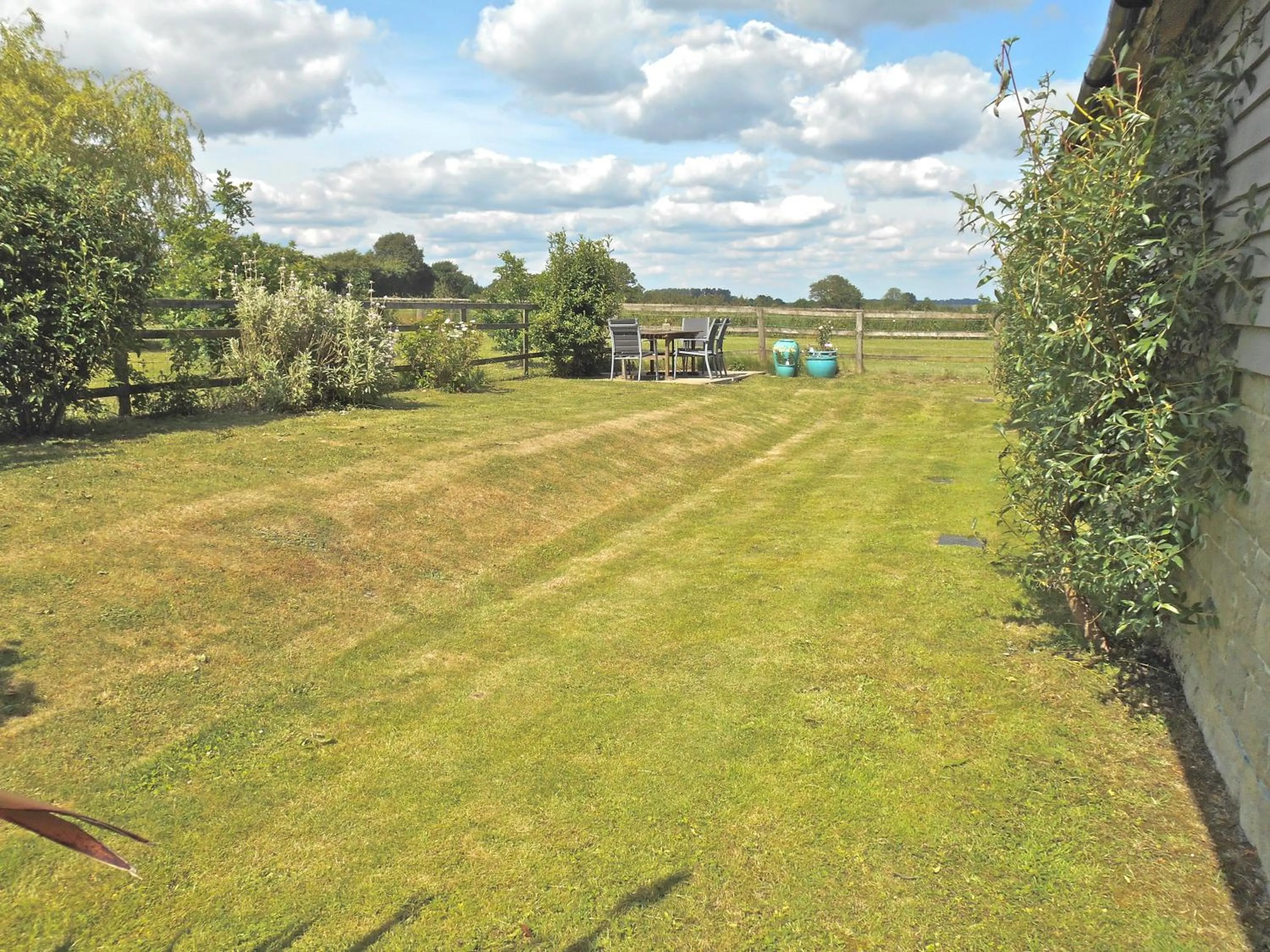 Garden in Spacious Swallow Cottage