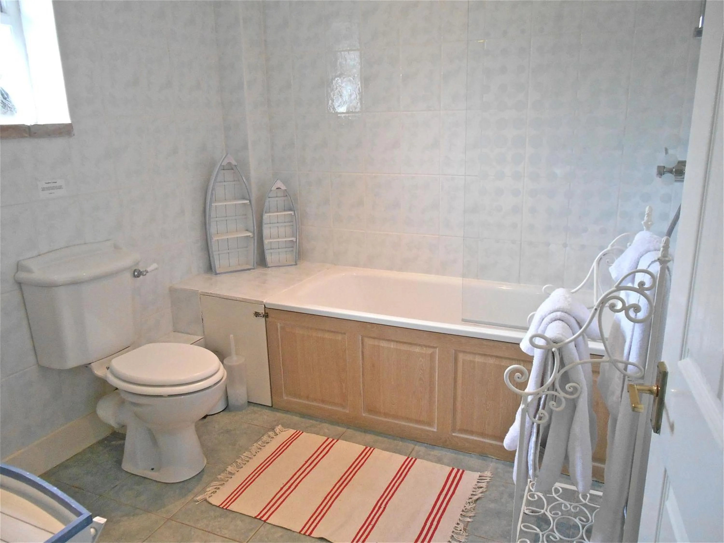 Photo of the whole room in Spacious Swallow Cottage