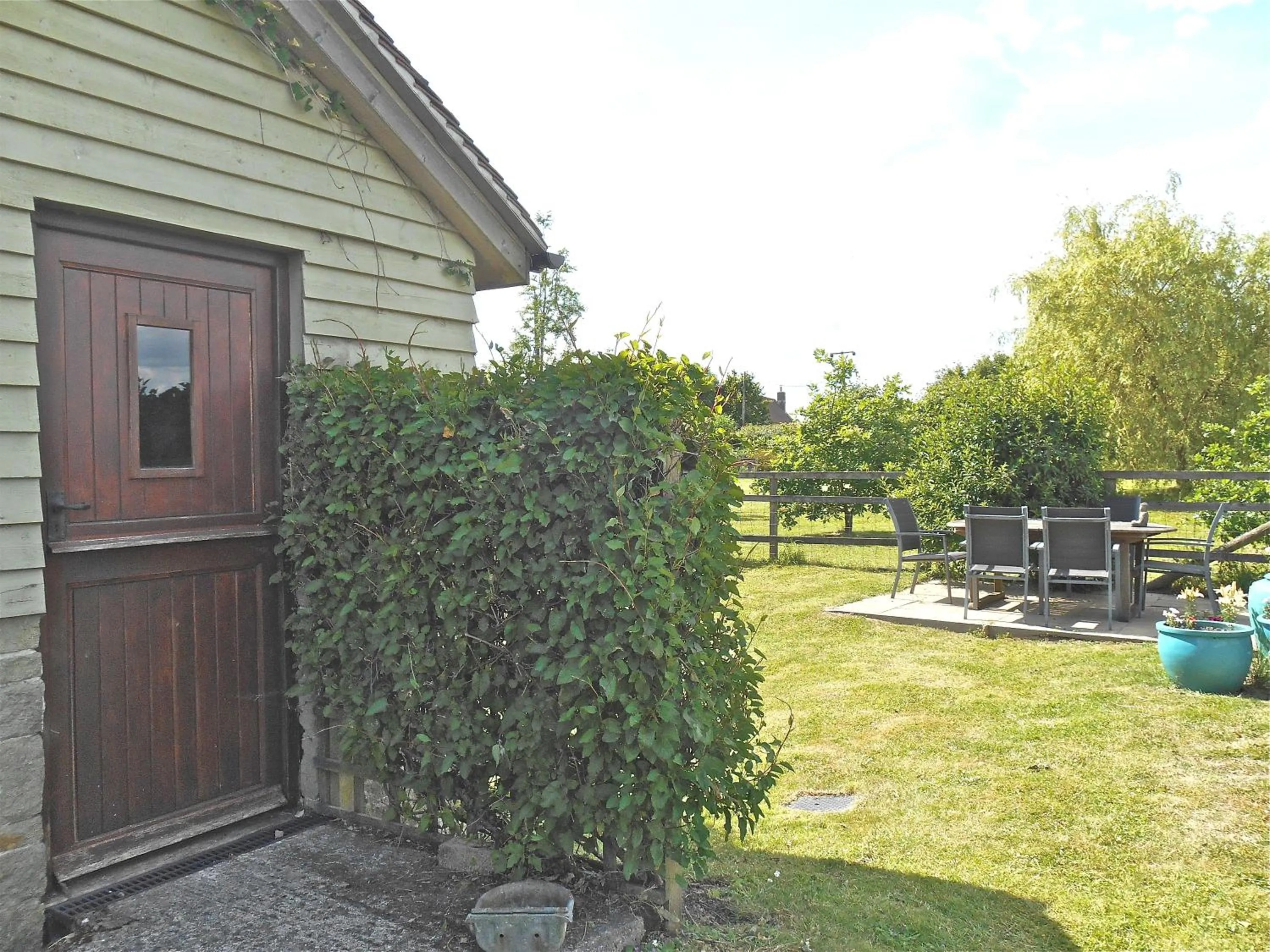 Garden in Spacious Swallow Cottage