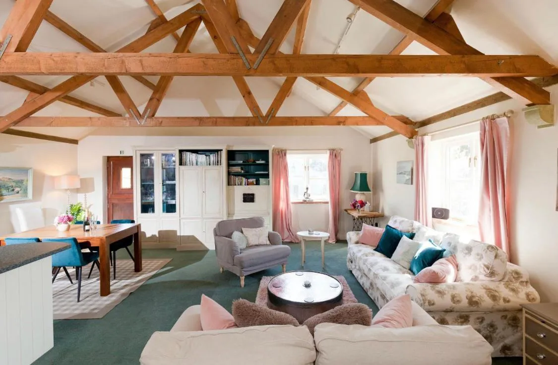 TV and multimedia in Spacious Swallow Cottage