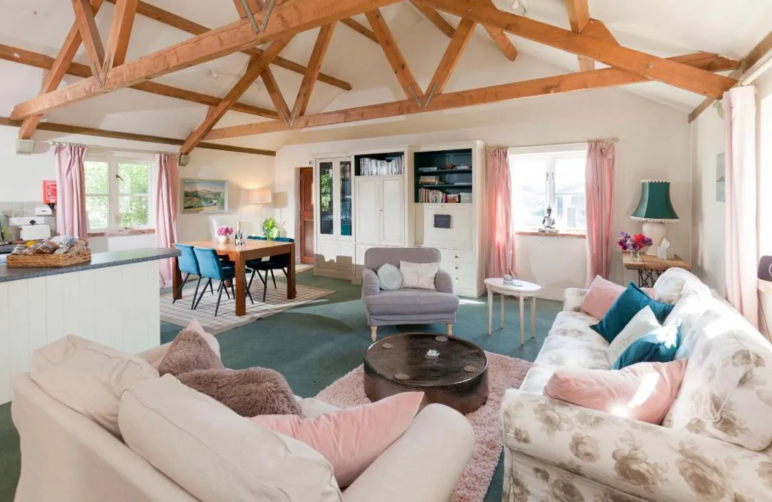 Living room in Spacious Swallow Cottage