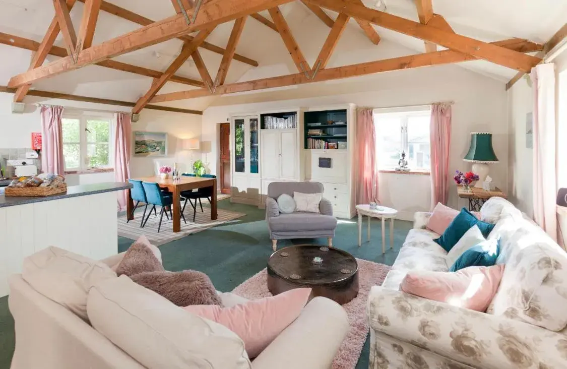 Spacious Swallow Cottage Spacious Swallow Cottage