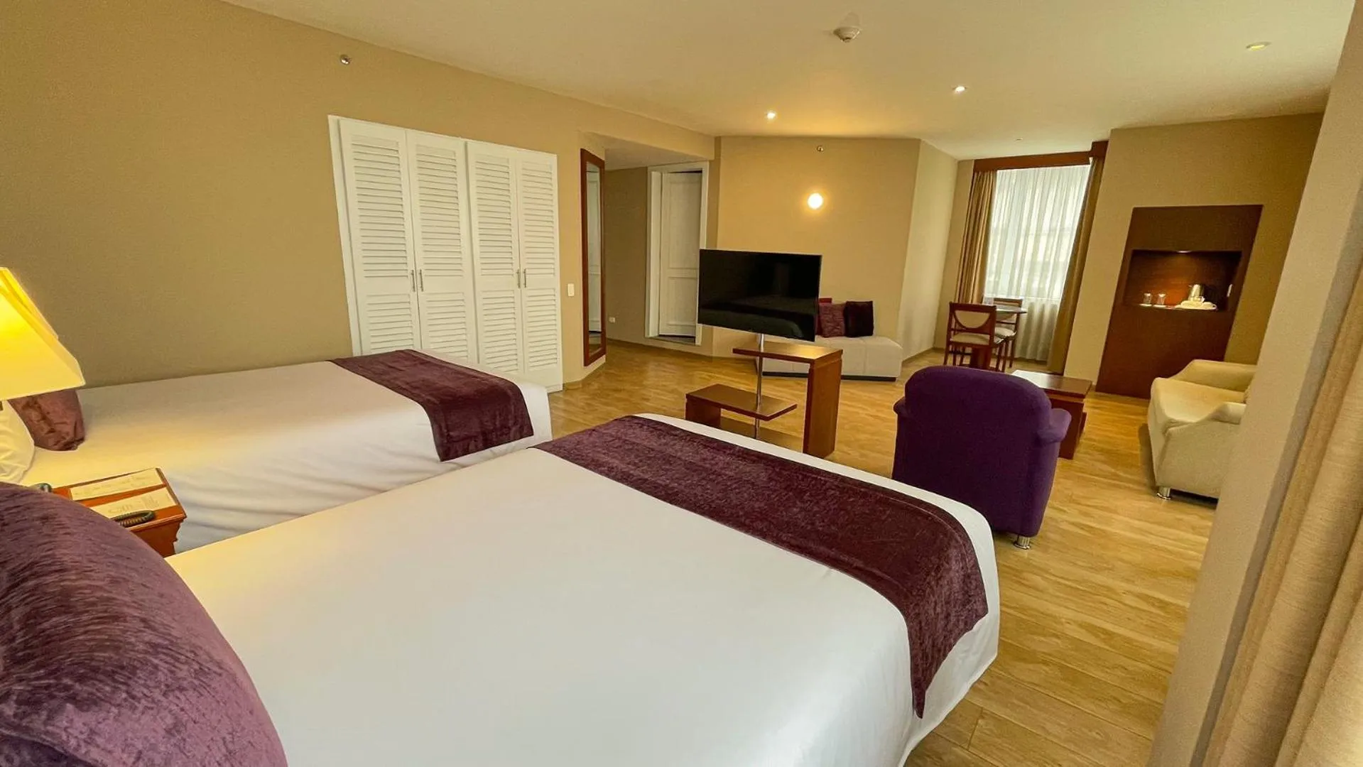 TV and multimedia, Bed in Mercure Alameda Quito