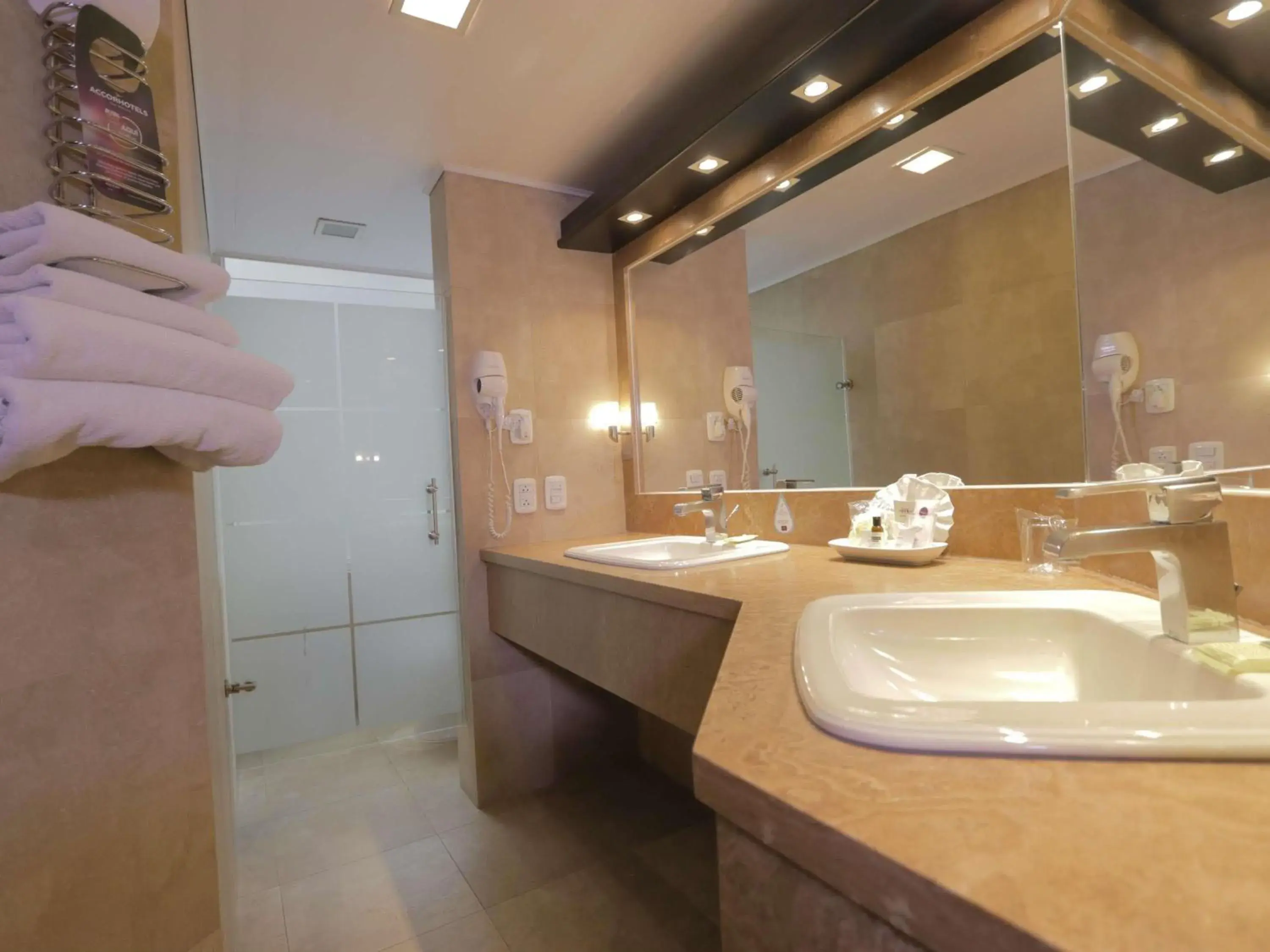 Deluxe Twin Room in Mercure Alameda Quito Deluxe Twin Room in Mercure Alameda Quito