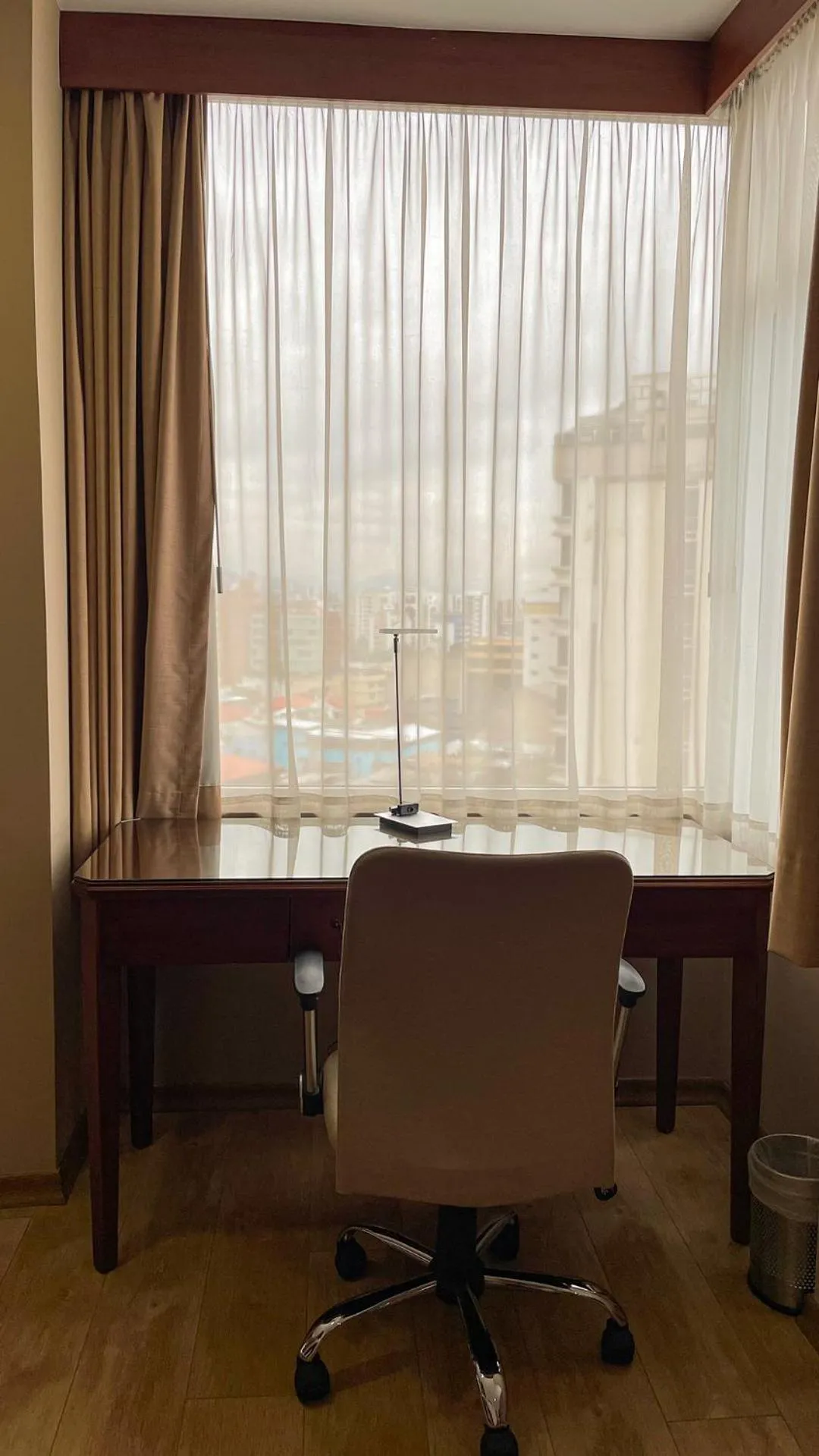 Seating area in Mercure Alameda Quito