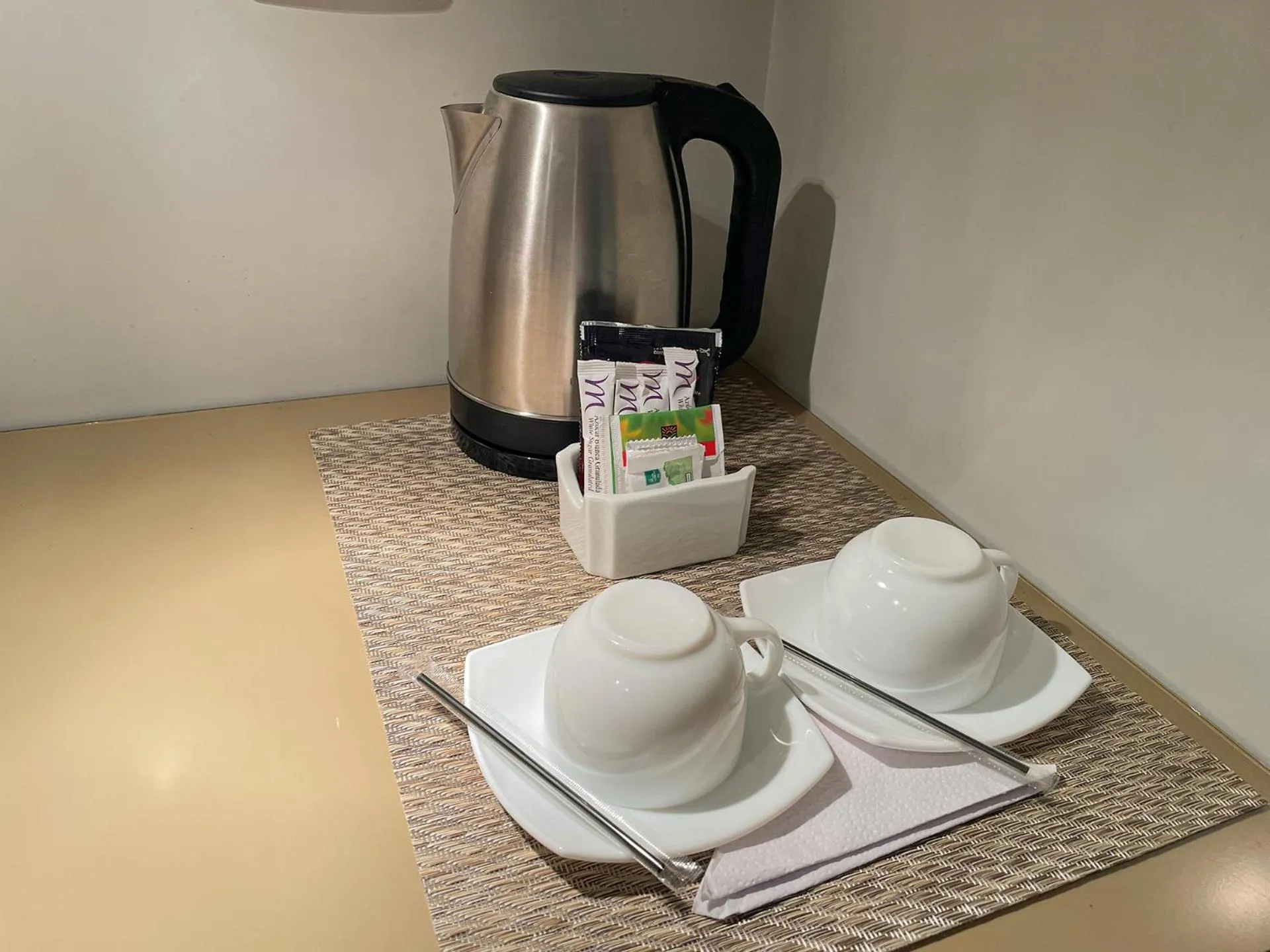 Coffee/tea facilities in Mercure Alameda Quito