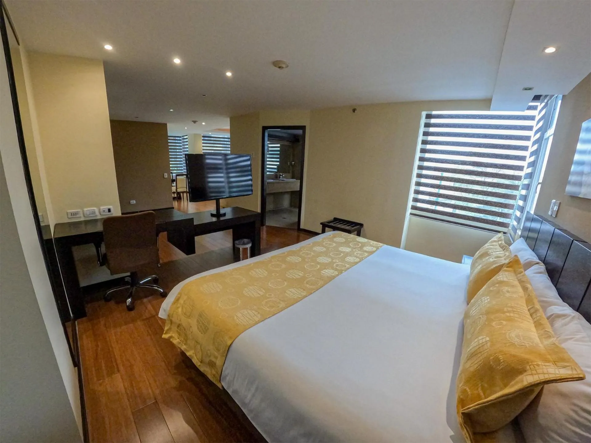 Bed in Mercure Alameda Quito