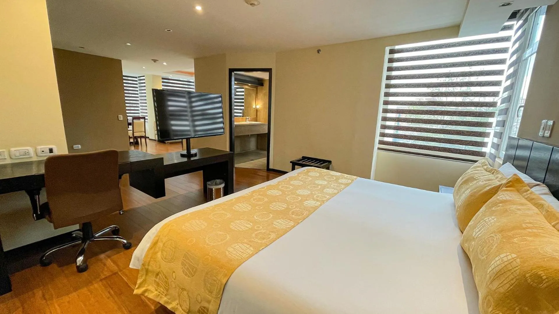 Bed in Mercure Alameda Quito