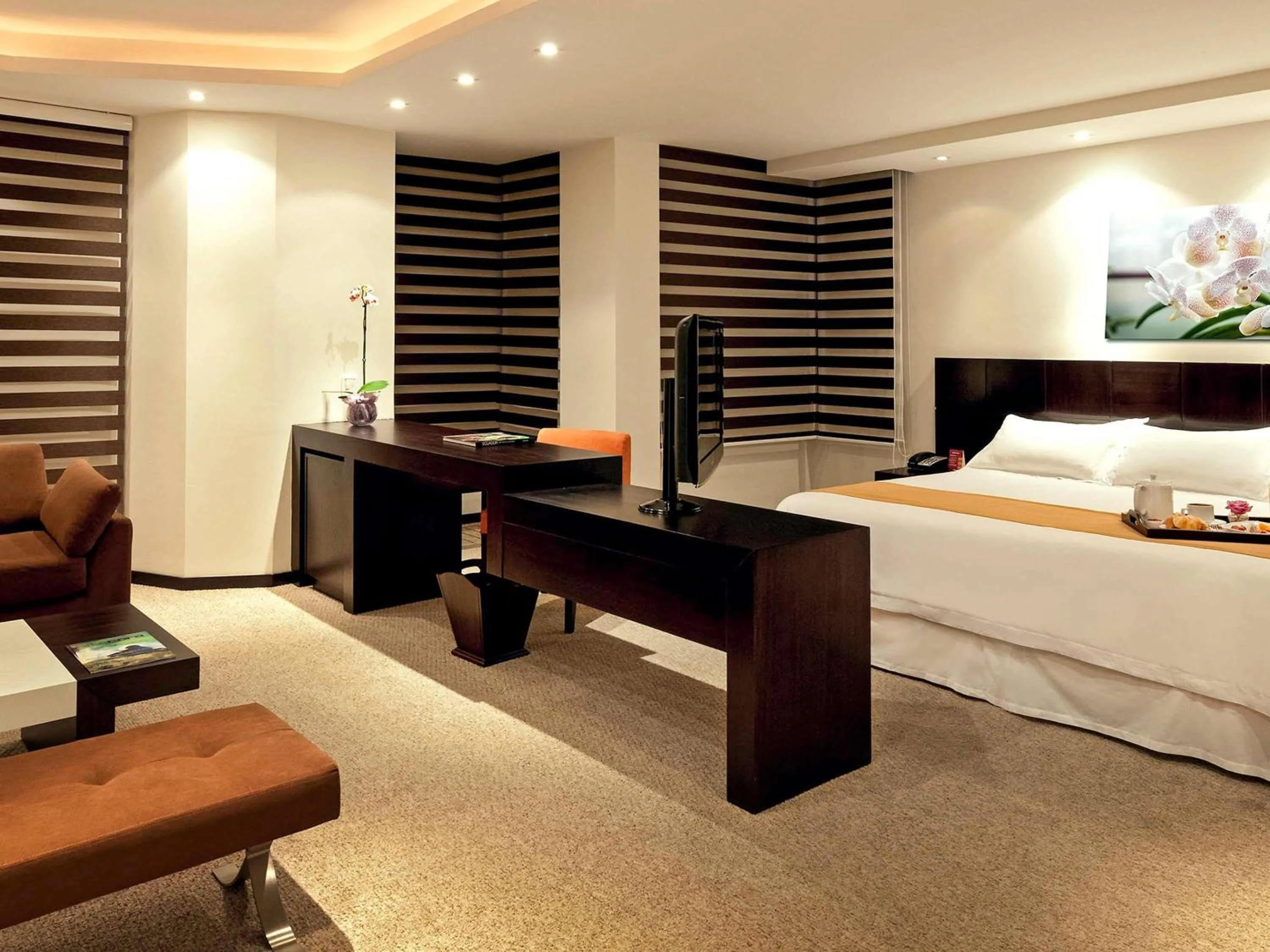 Bedroom, Bed in Mercure Alameda Quito