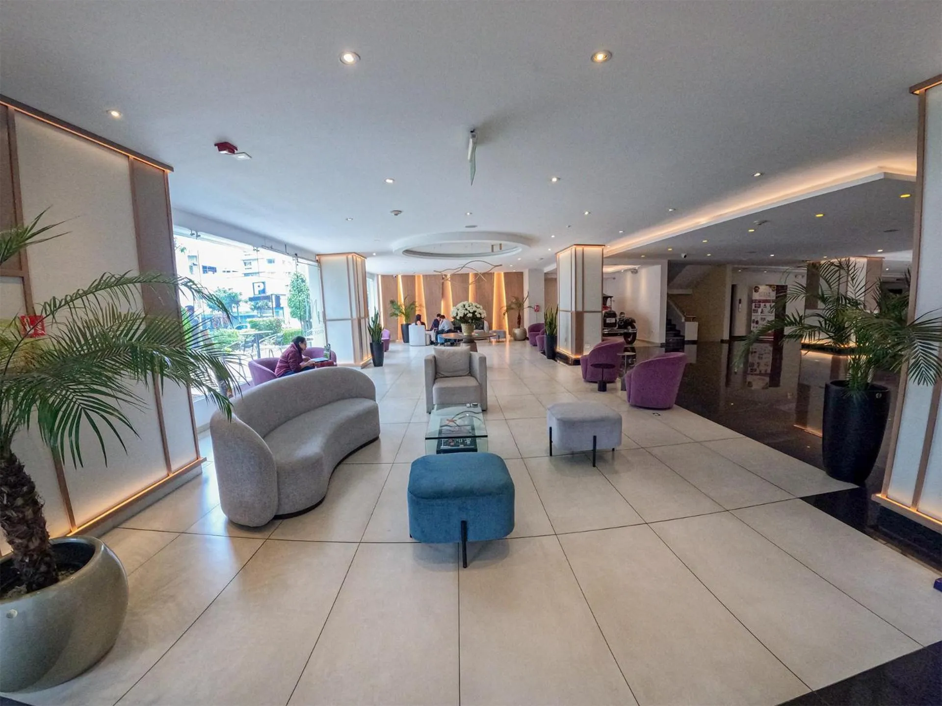 Lobby or reception in Mercure Alameda Quito