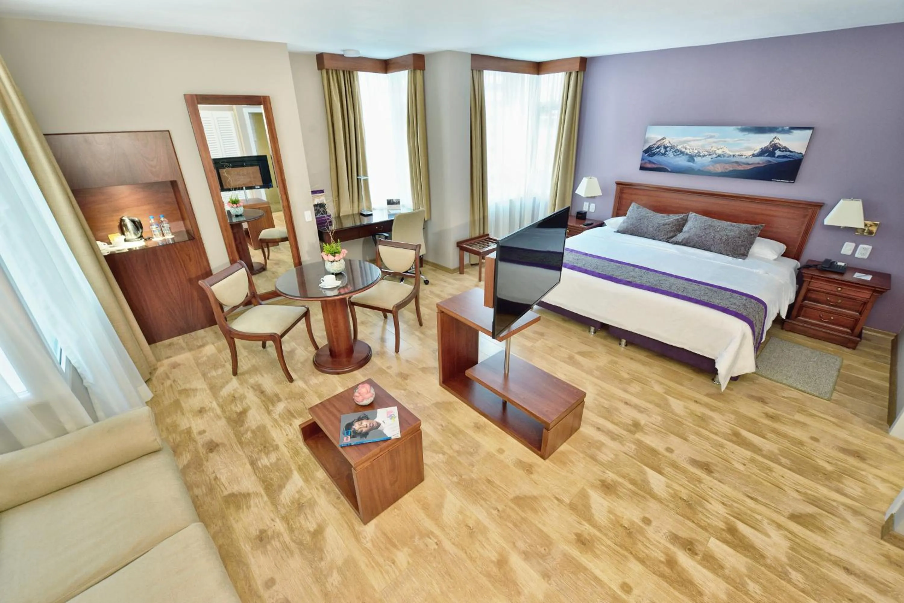 Living room, Bed in Mercure Alameda Quito