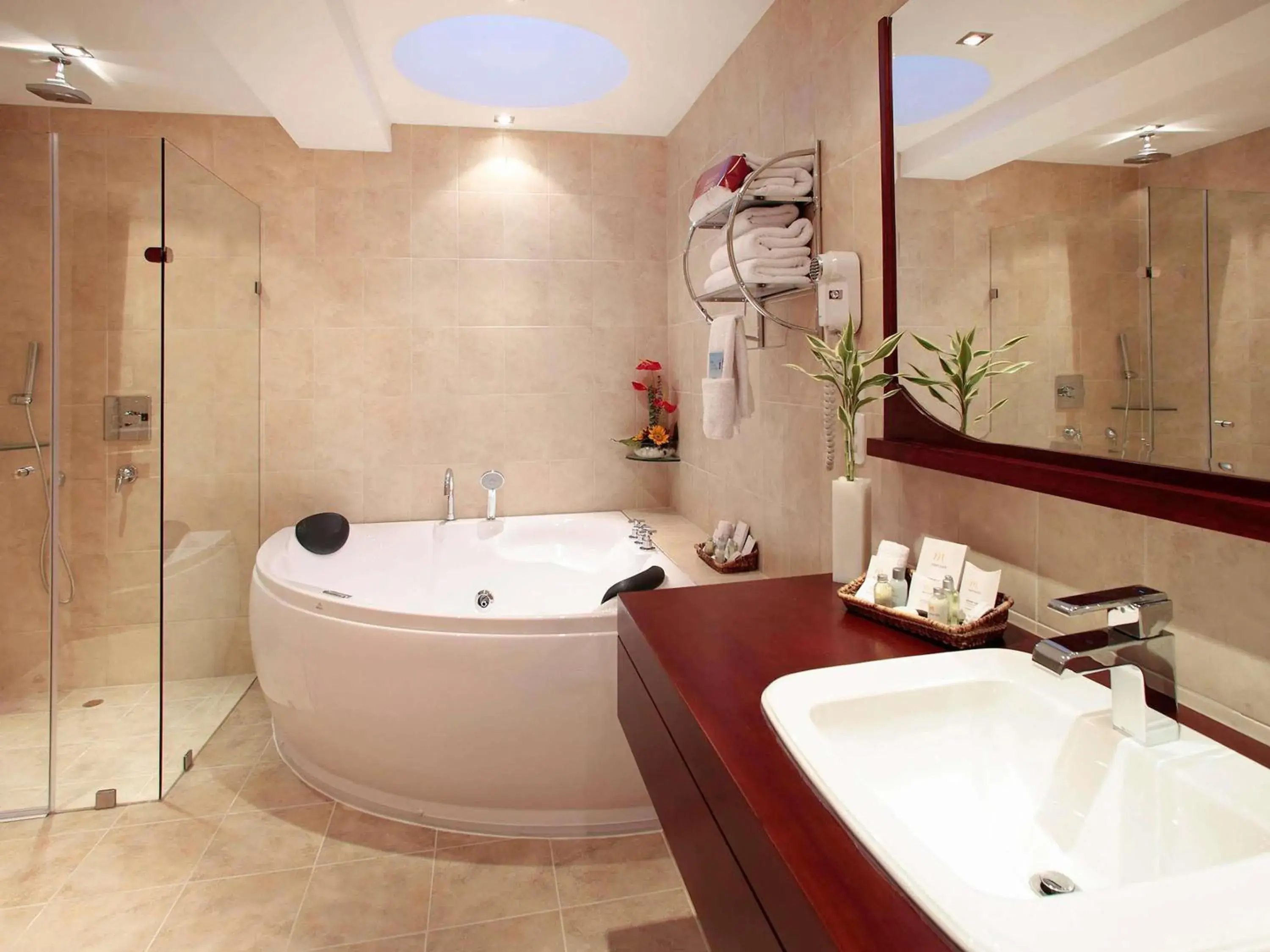 Bedroom in Mercure Alameda Quito Bedroom in Mercure Alameda Quito