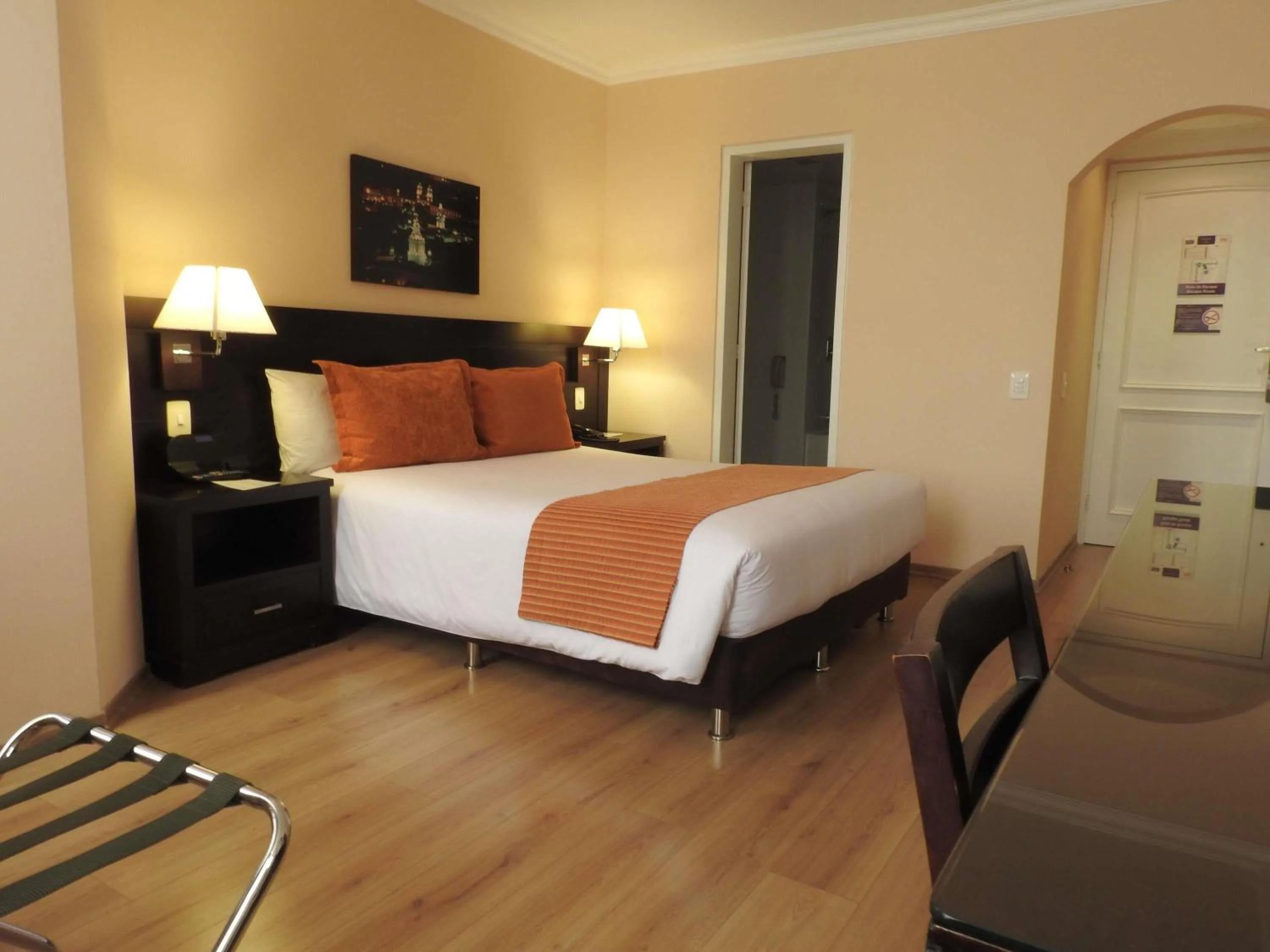 Bedroom, Bed in Mercure Alameda Quito