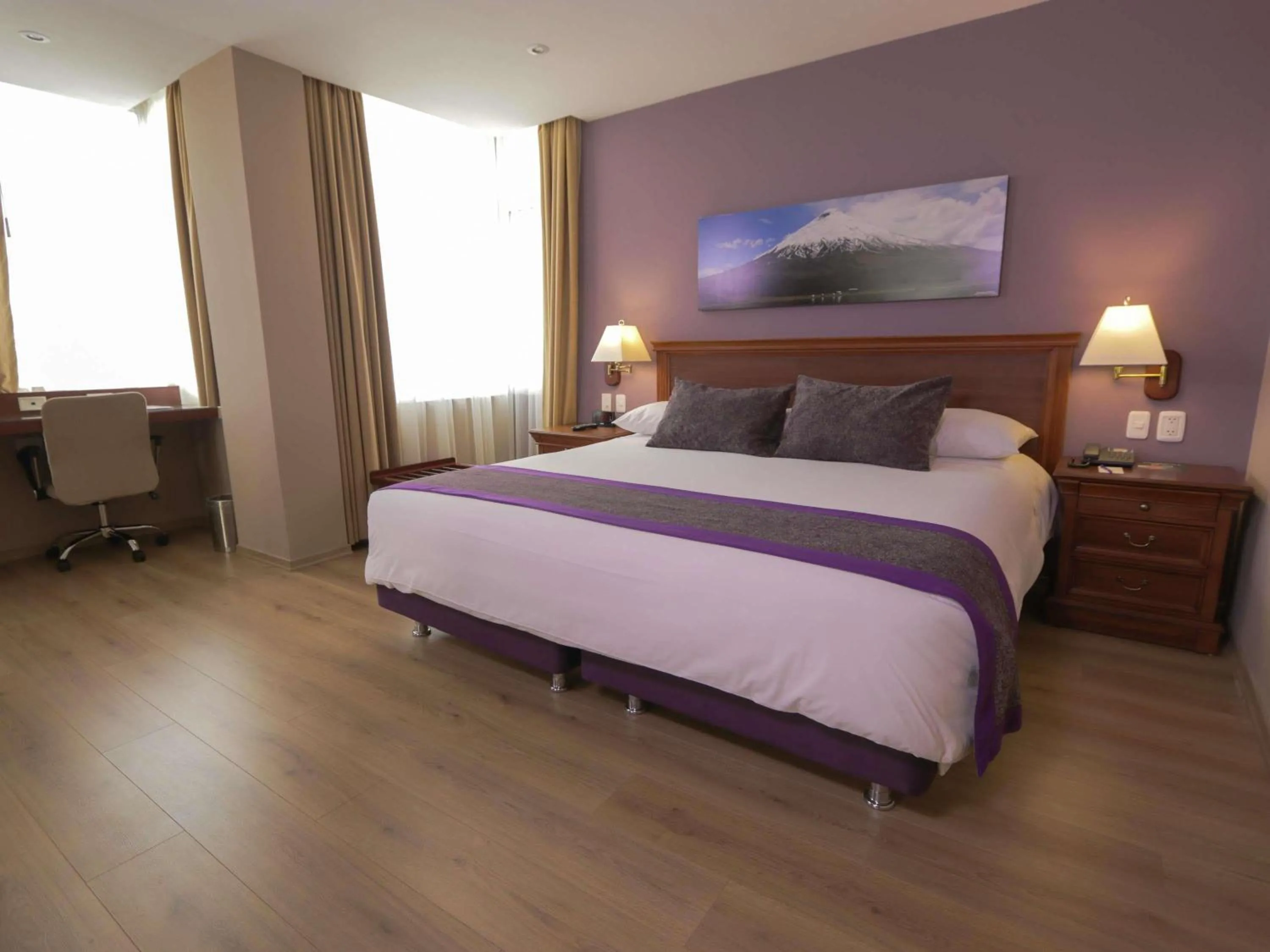 Bedroom, Bed in Mercure Alameda Quito