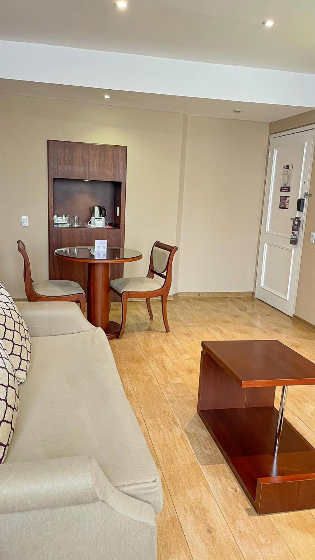 Living room in Mercure Alameda Quito