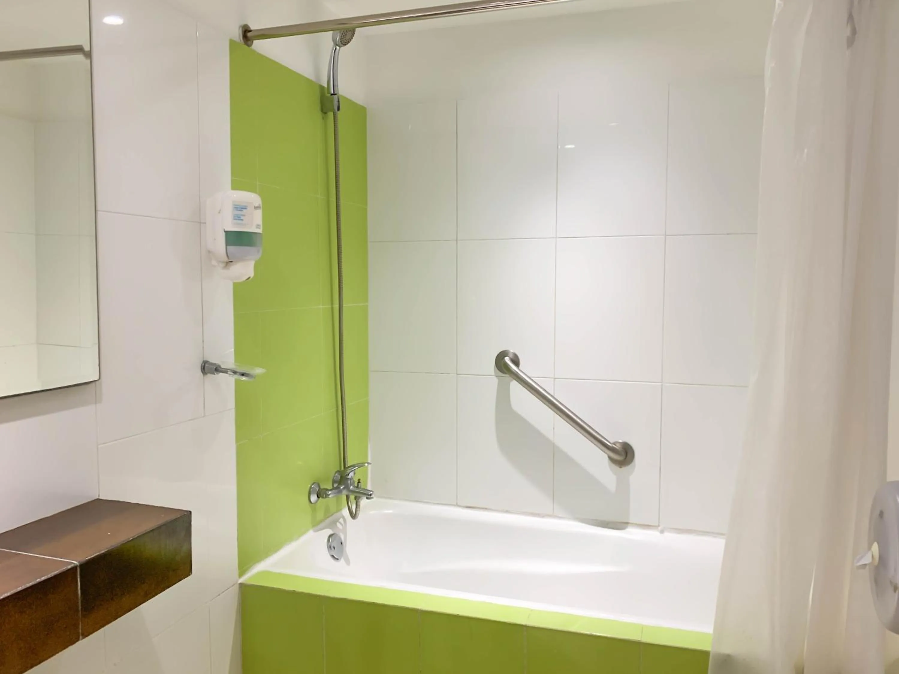 Shower in Hotel Coral Reef Cartagena