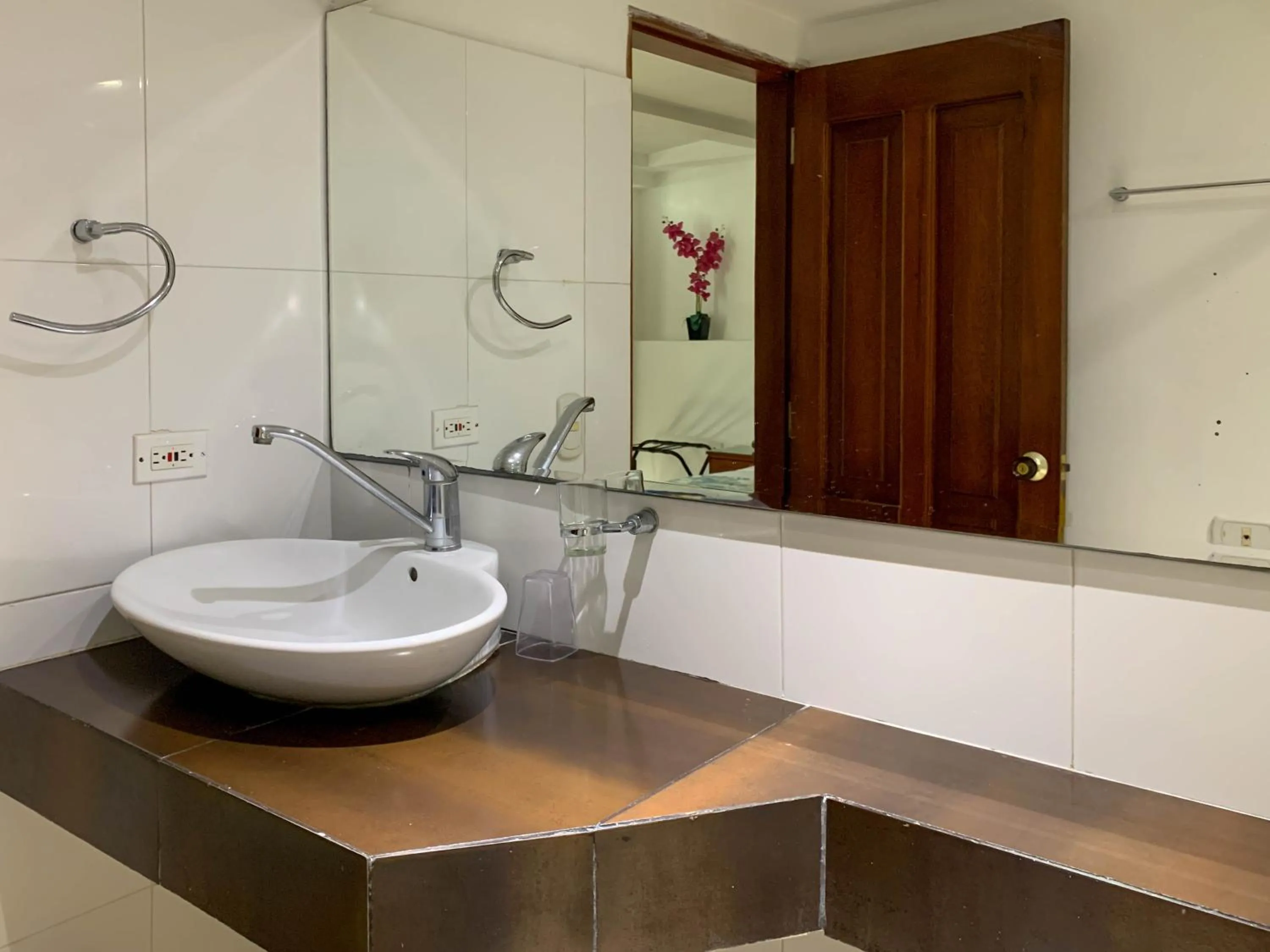 Bathroom in Hotel Coral Reef Cartagena