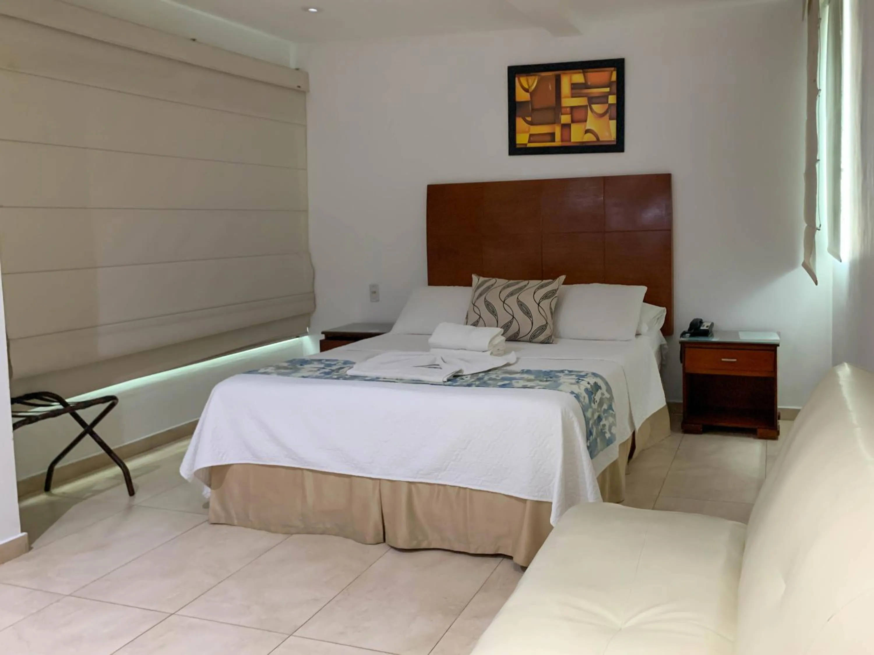 Photo of the whole room, Bed in Hotel Coral Reef Cartagena