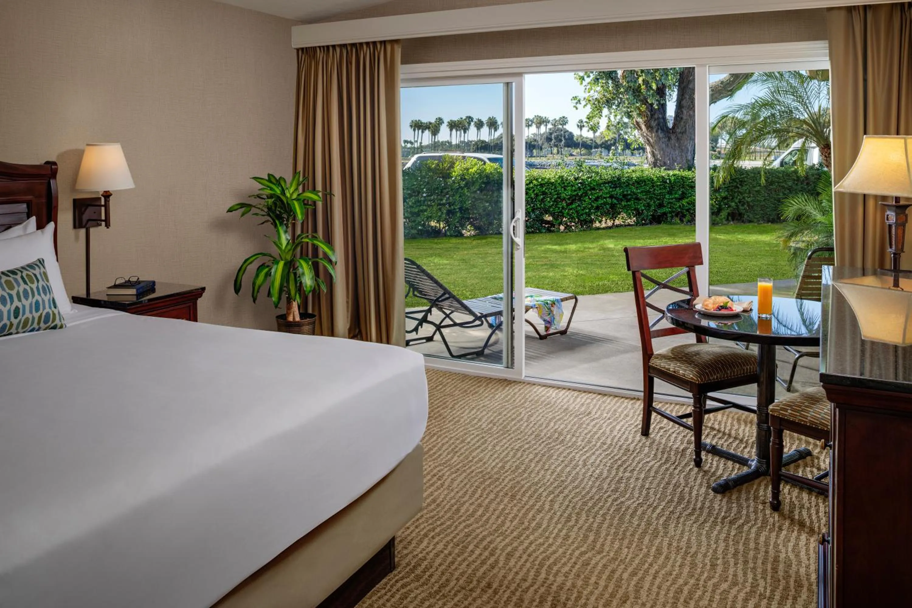 Patio, Bed in Bahia Resort Hotel