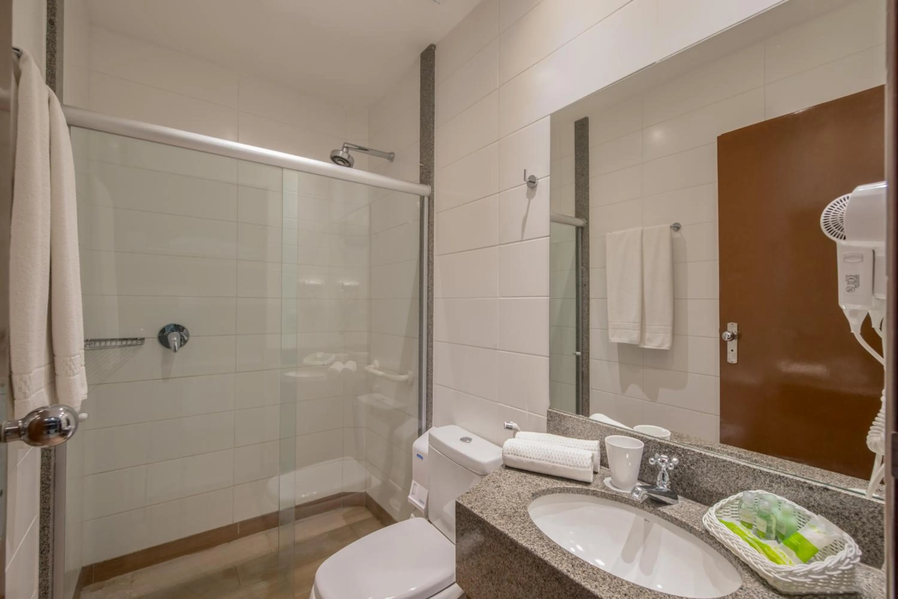 Shower in Hotel Sete Coqueiros