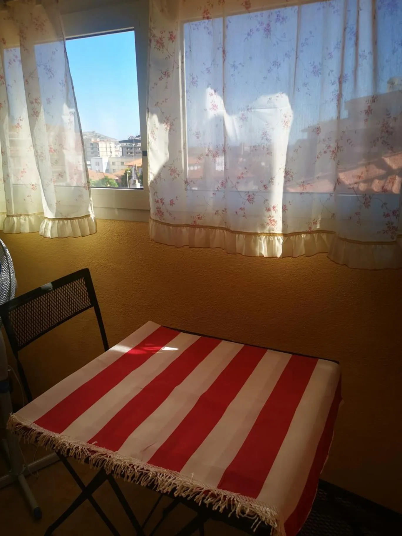 Living room, Bed in Ethos Rooms