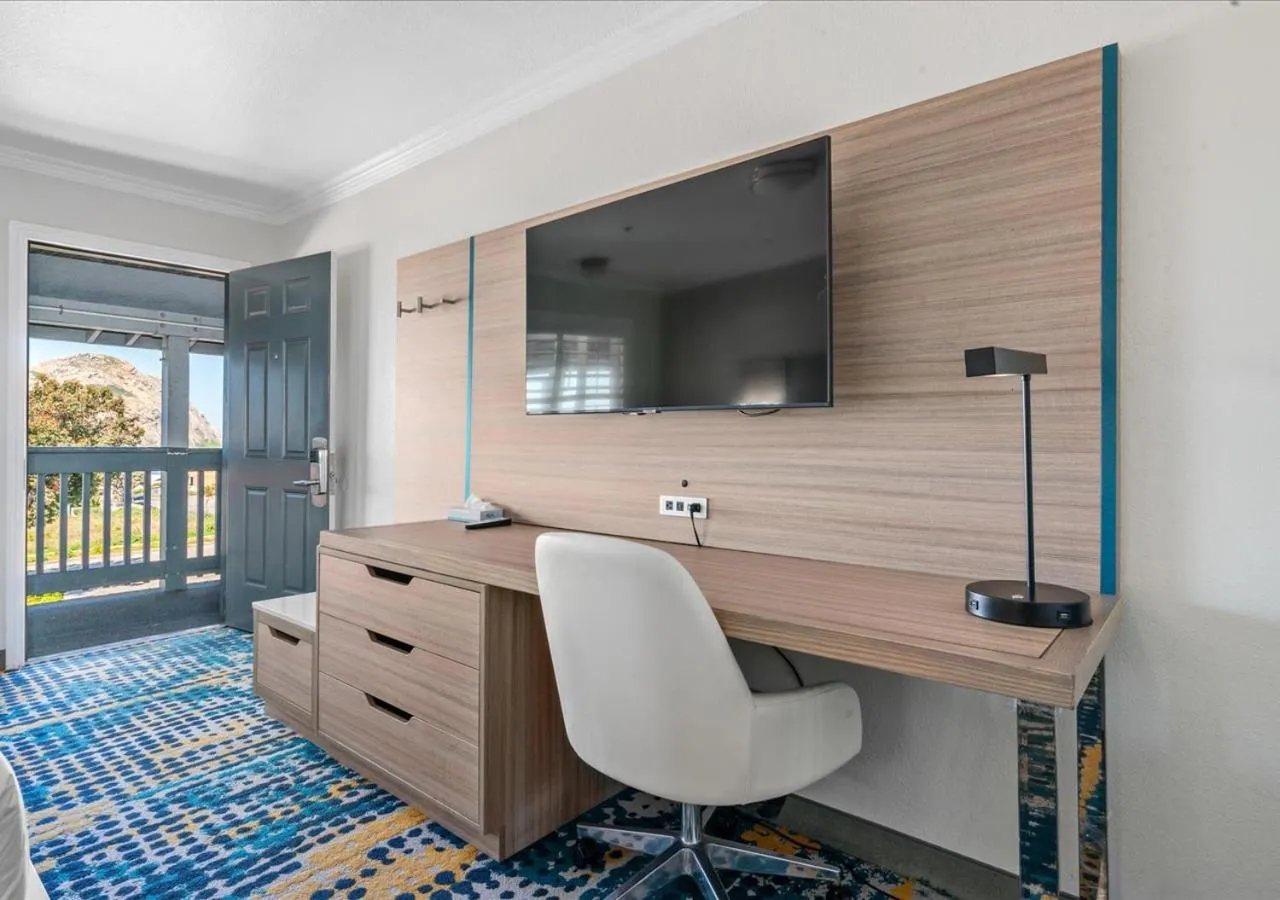 TV and multimedia in Pacific Shores Inn - Morro Bay