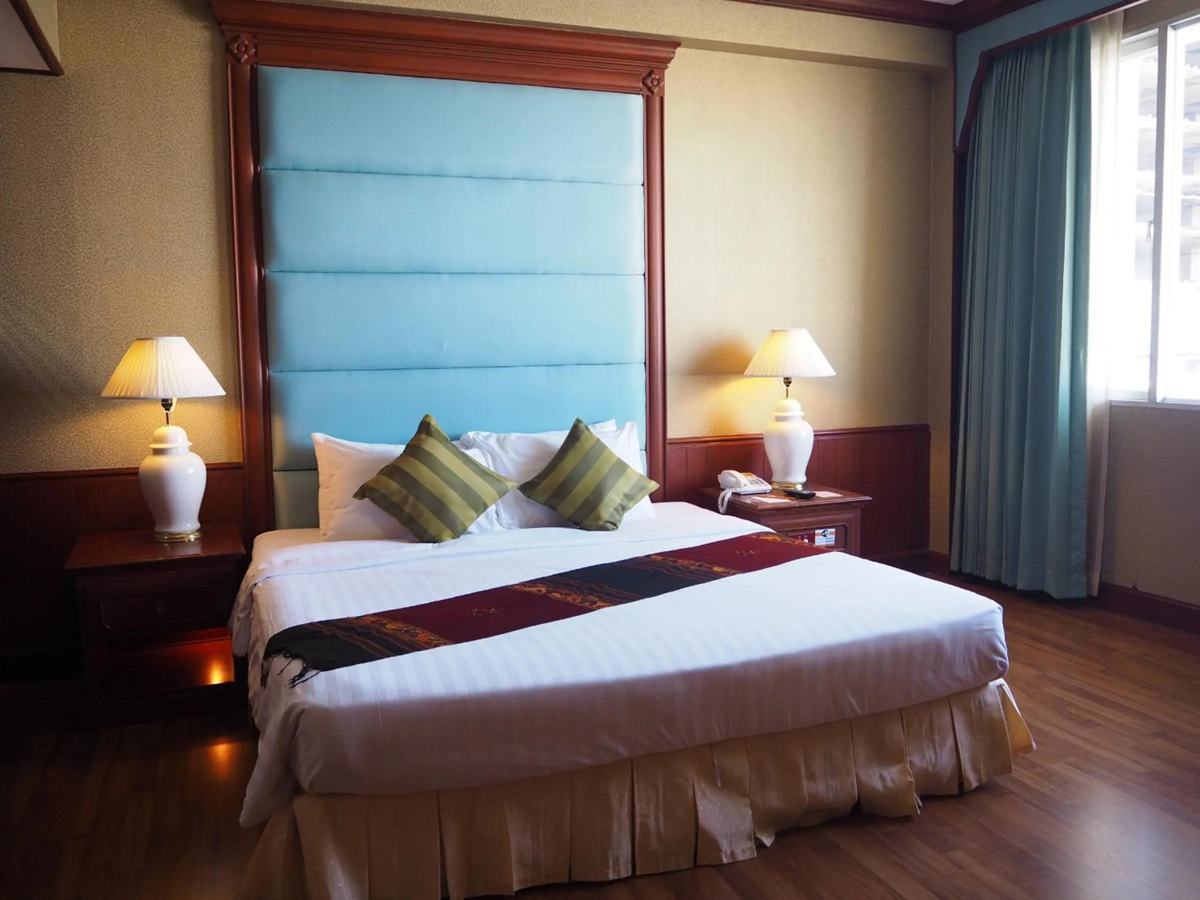 Bed in Charoen Thani Hotel, Khon Kaen