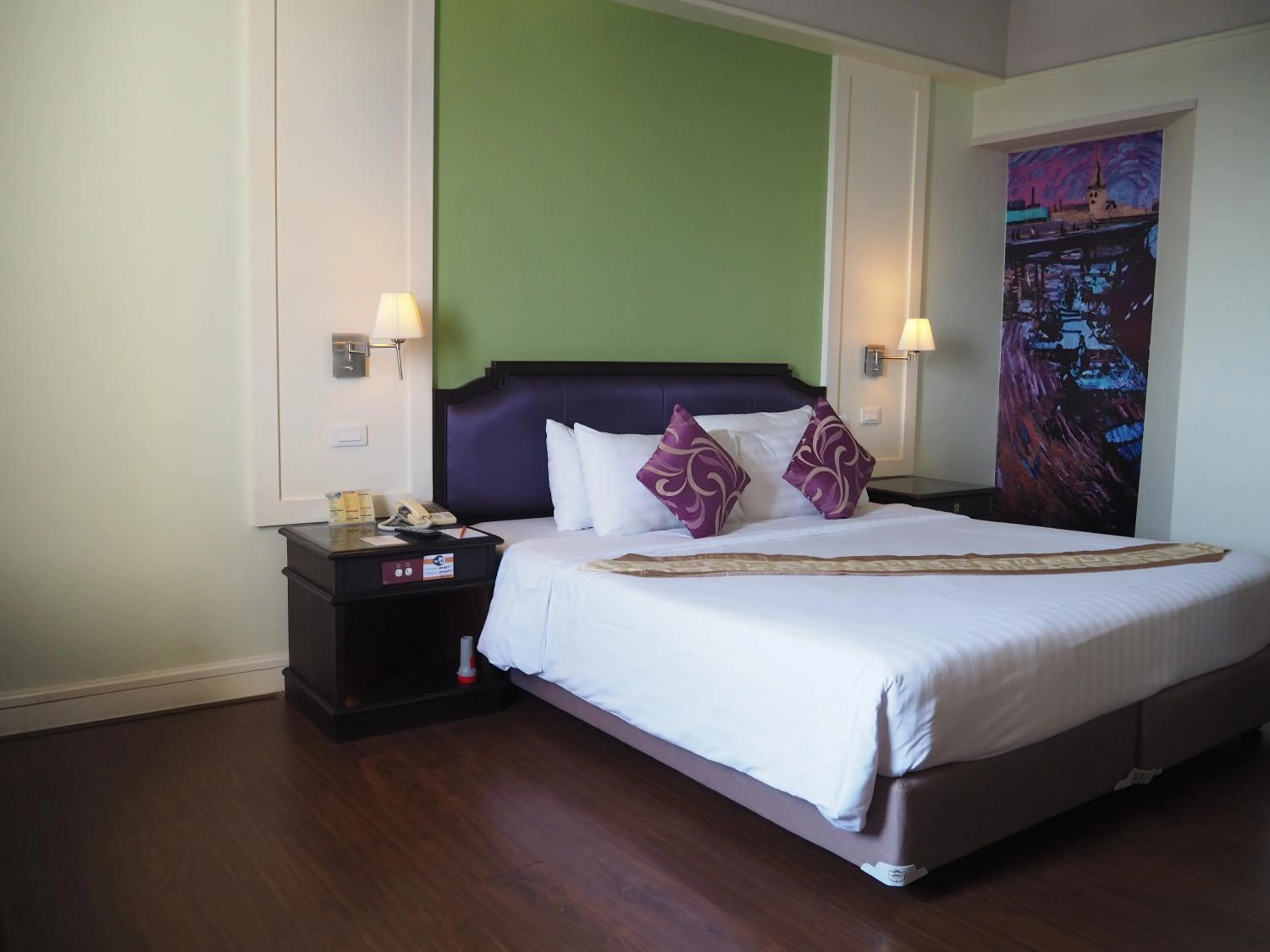 Bed in Charoen Thani Hotel, Khon Kaen