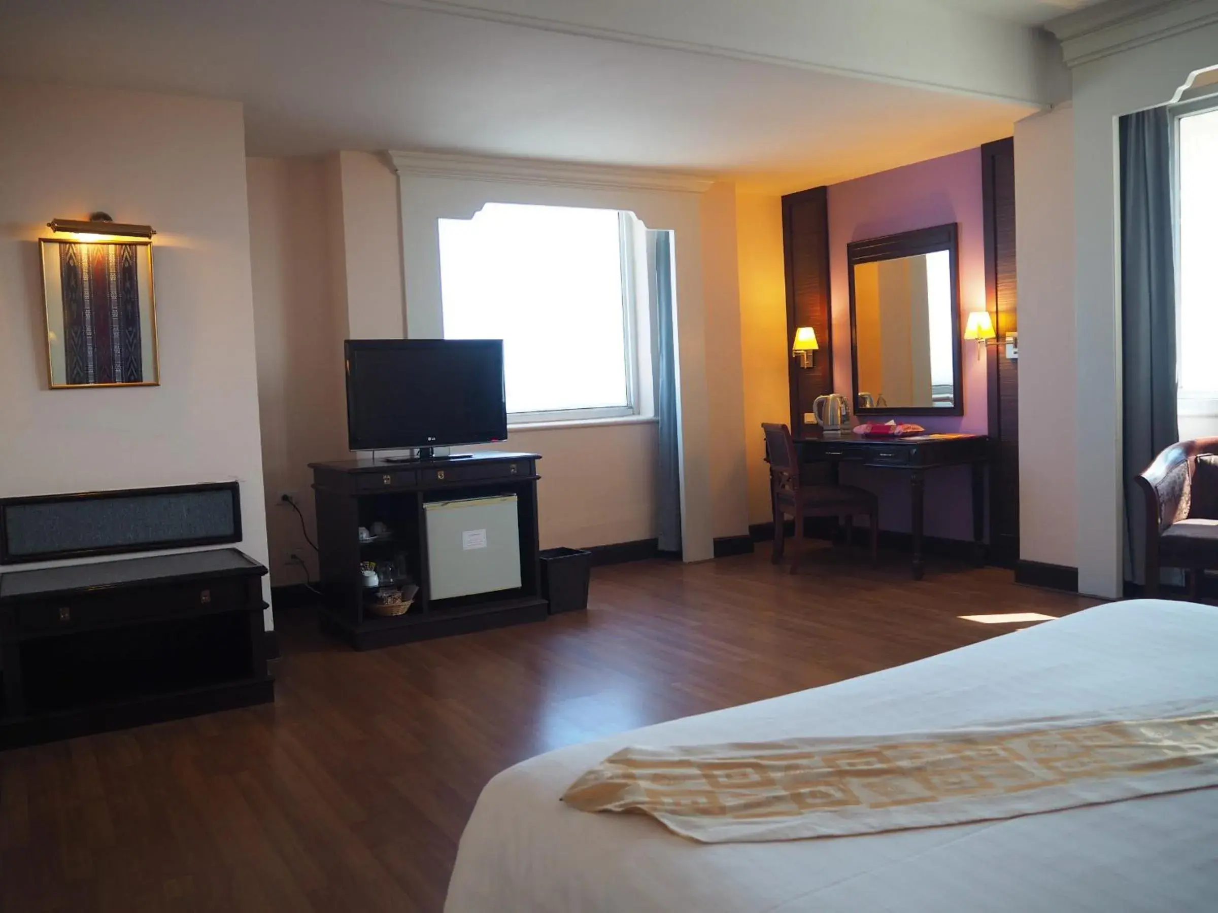 Bed in Charoen Thani Hotel, Khon Kaen Bed in Charoen Thani Hotel, Khon Kaen