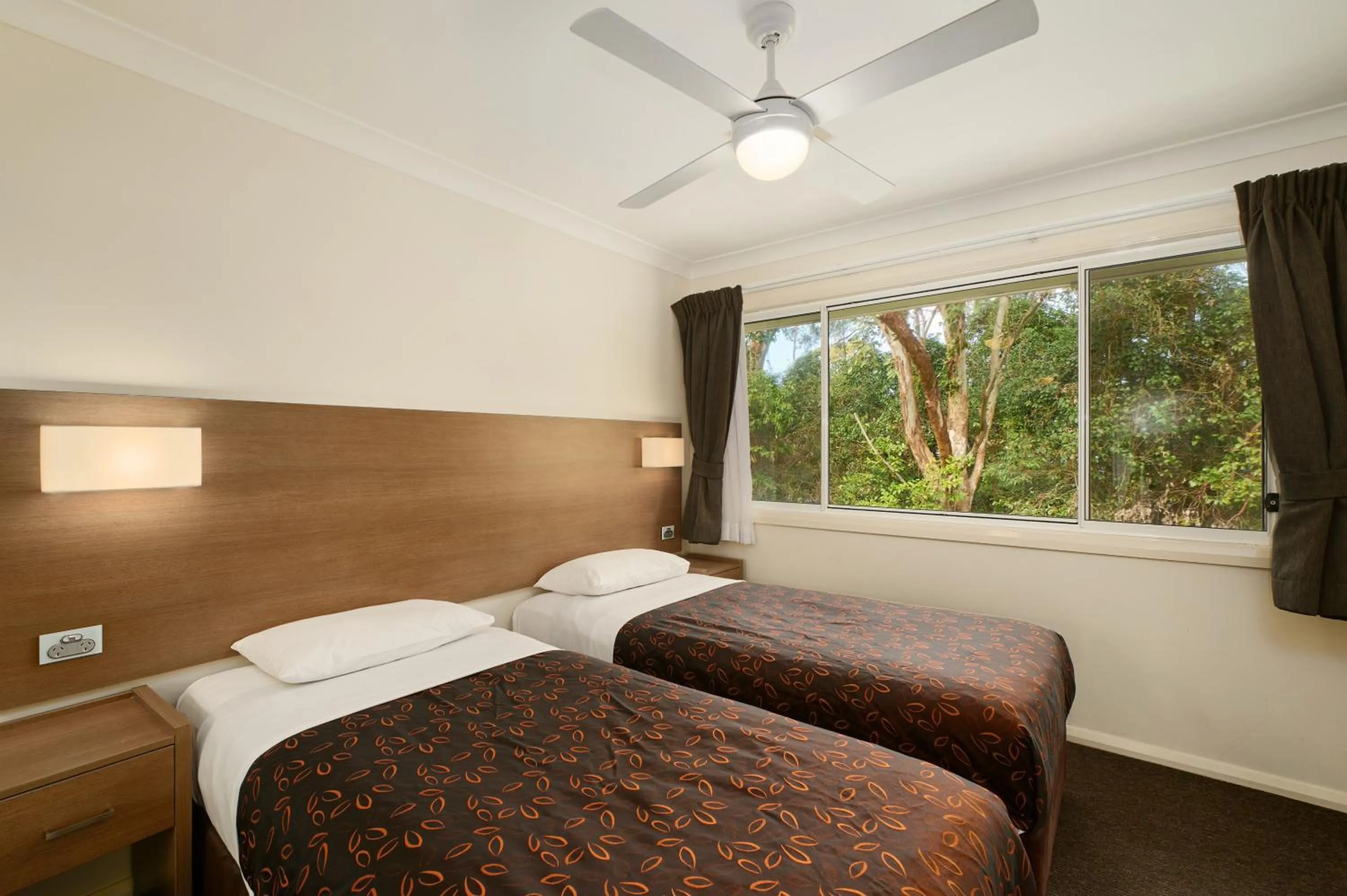 Bedroom, Bed in Flynns on Surf Beach Villas