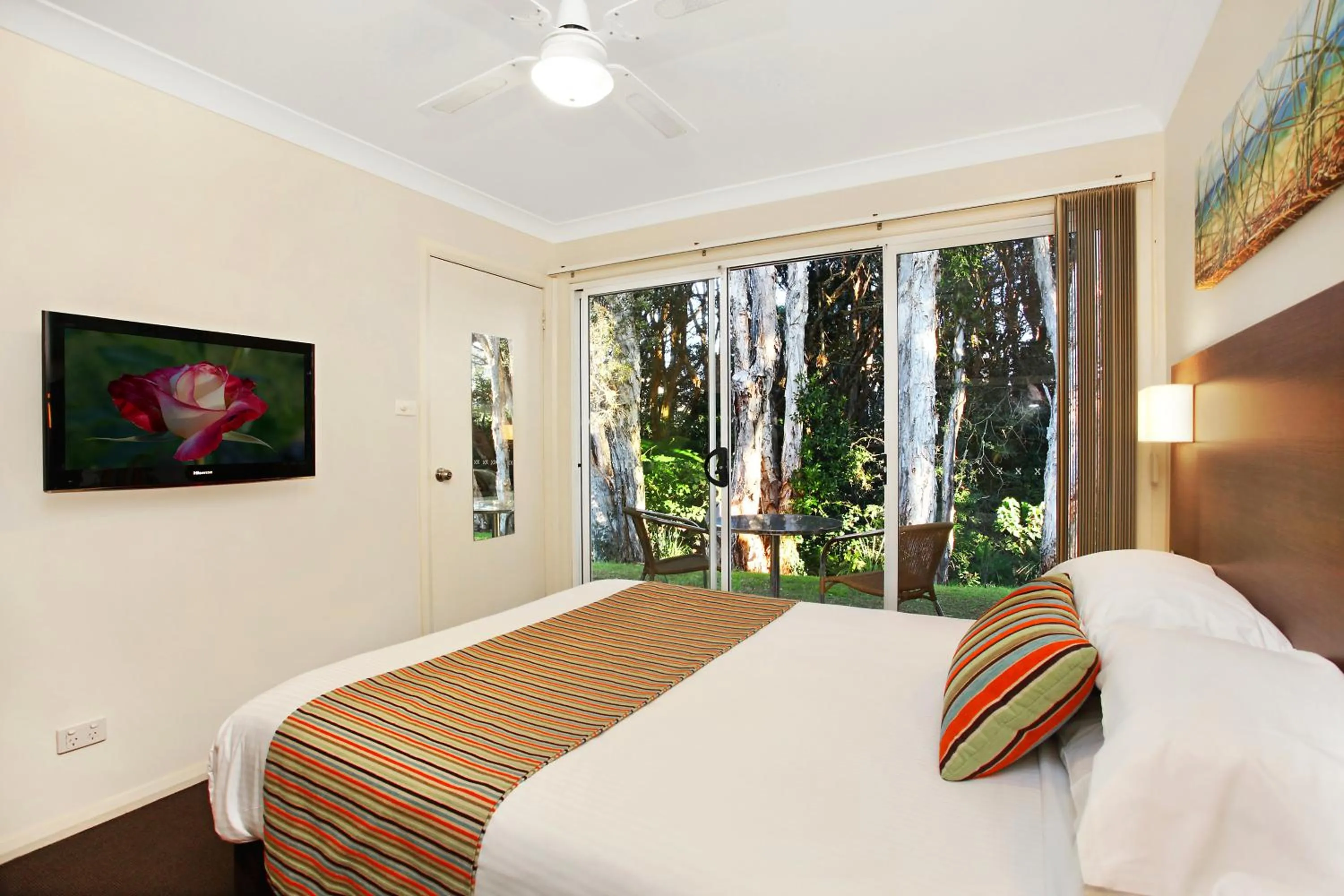 Bed in Flynns on Surf Beach Villas