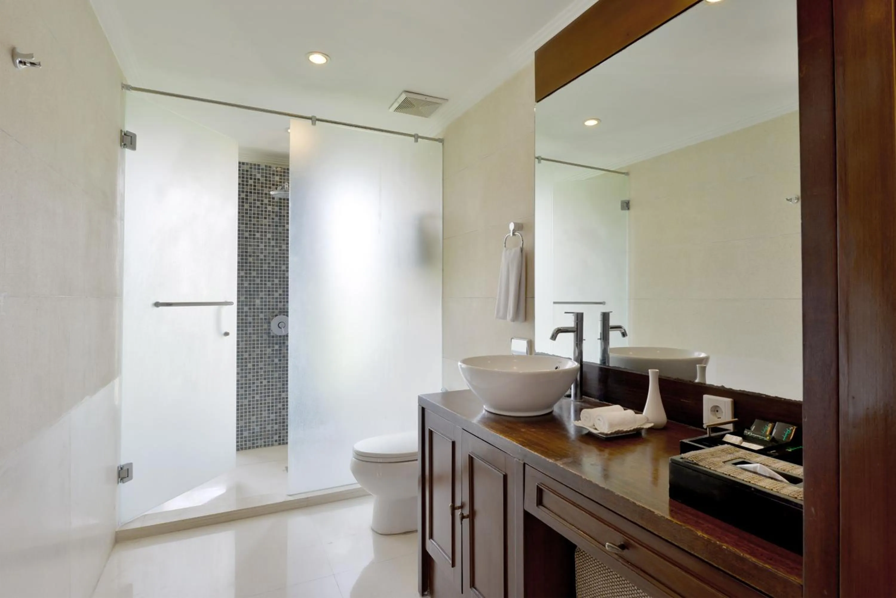 Bathroom in The Khayangan Dreams Villa, Seminyak