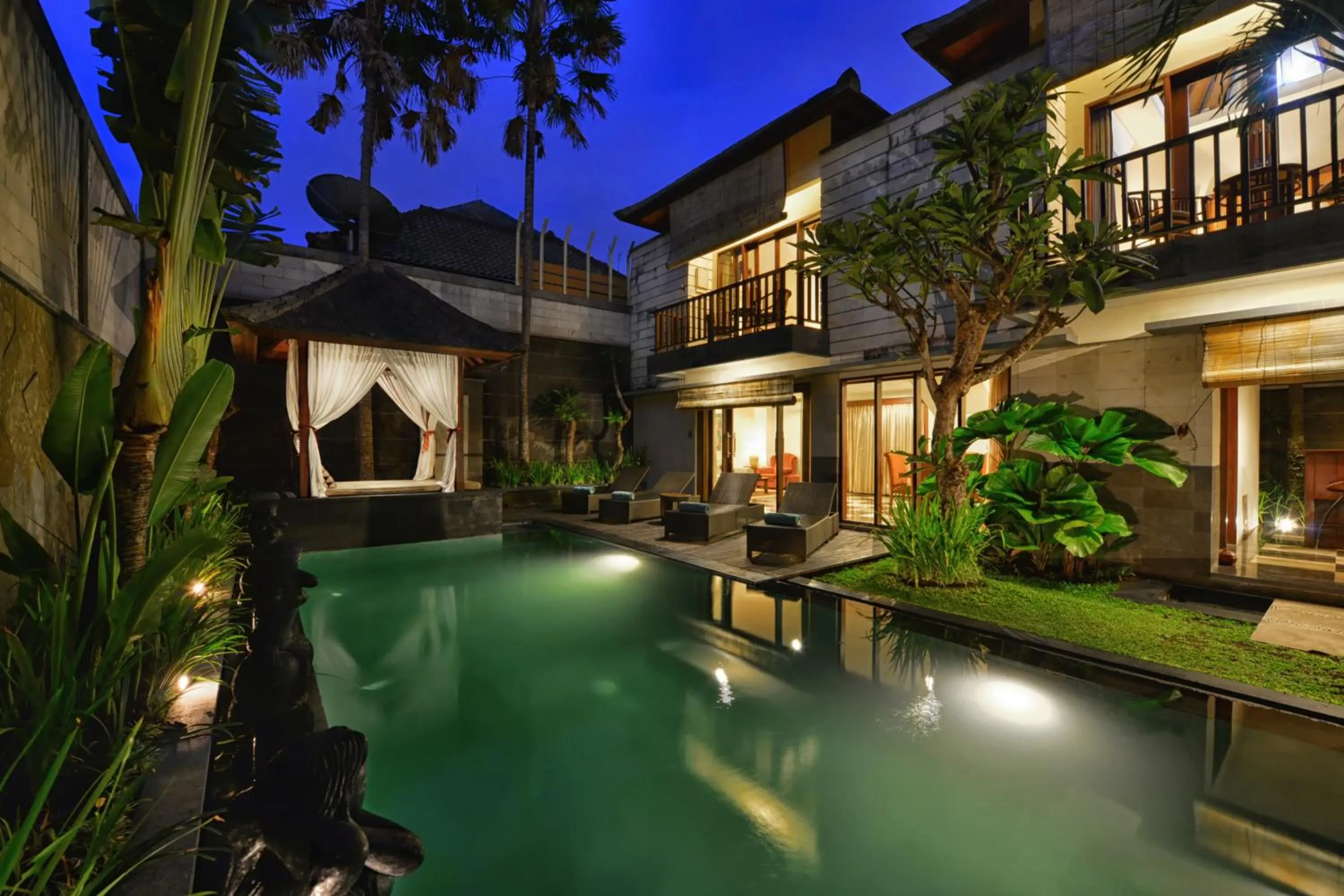 Night in The Khayangan Dreams Villa, Seminyak