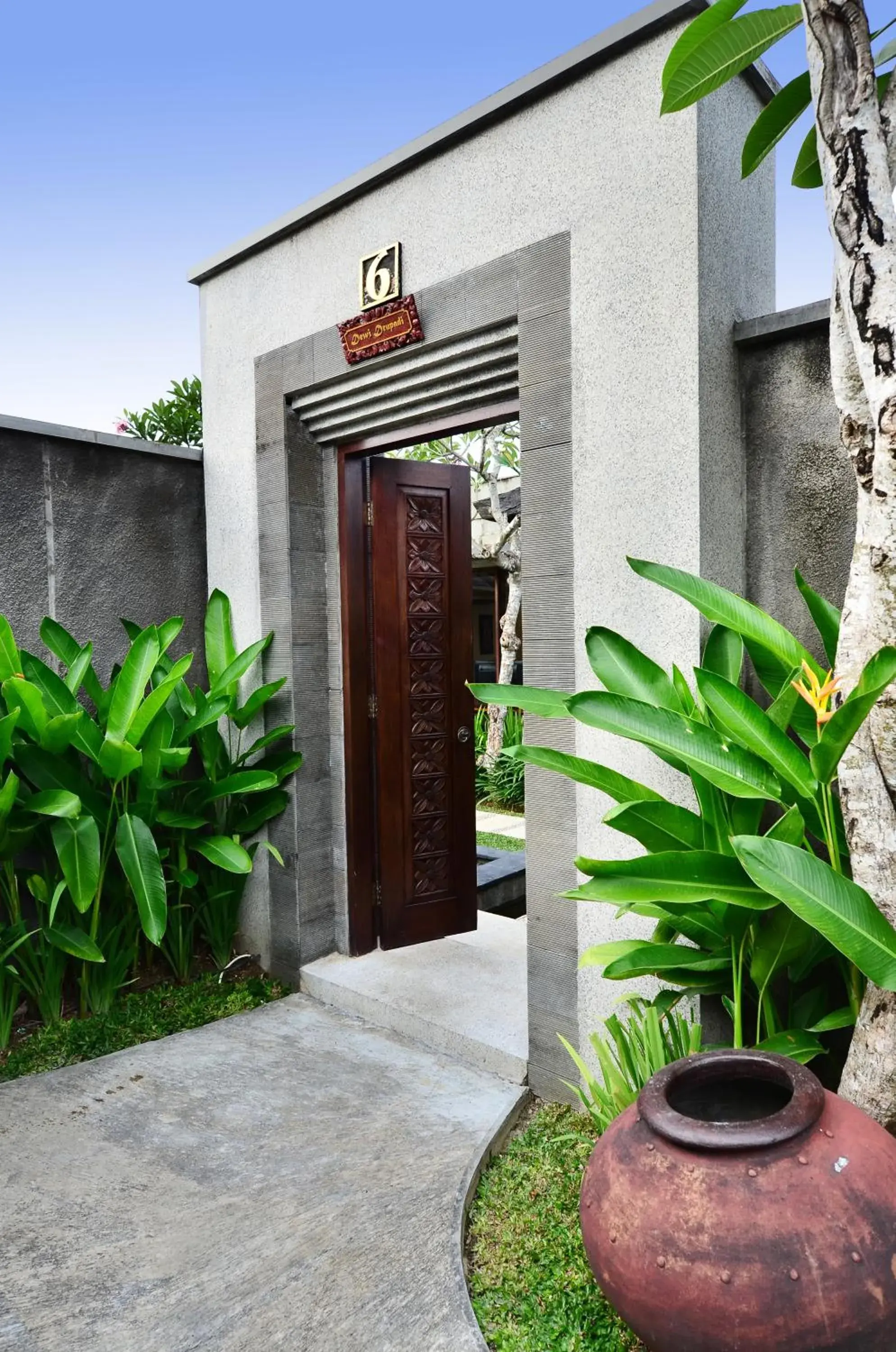 Facade/entrance in The Khayangan Dreams Villa, Seminyak Facade/entrance in The Khayangan Dreams Villa, Seminyak