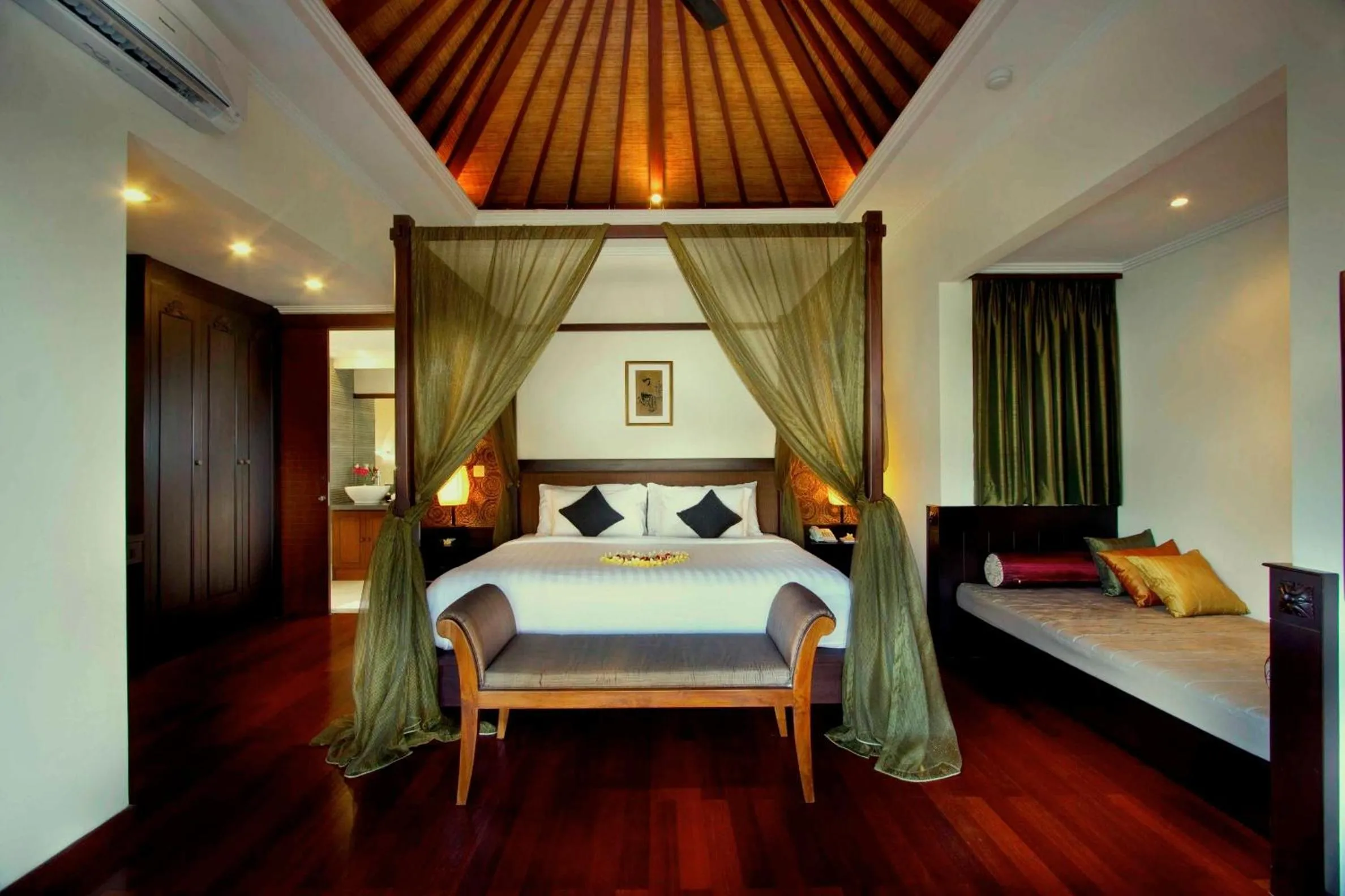 Bedroom, Bed in The Khayangan Dreams Villa, Seminyak