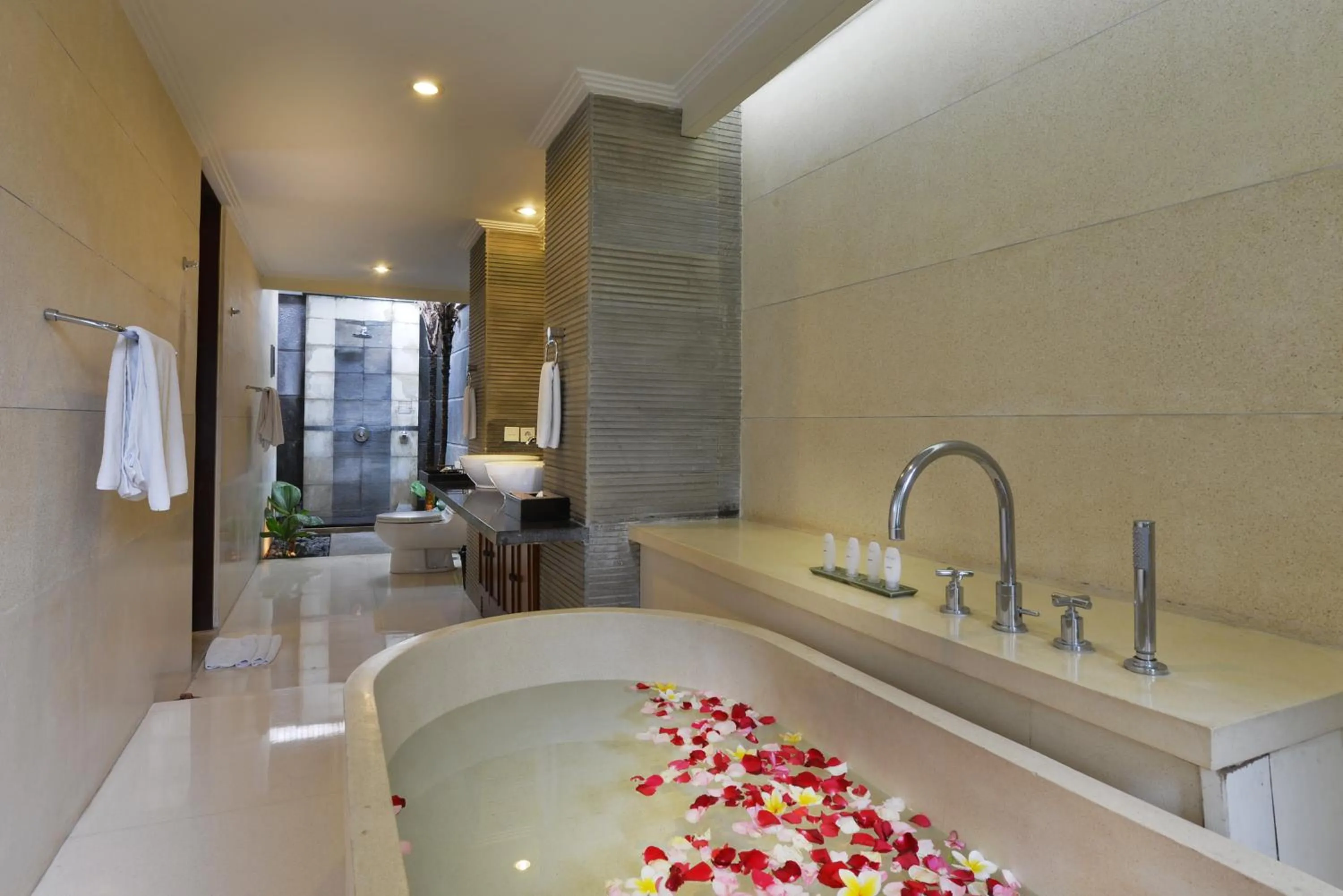 Bathroom in The Khayangan Dreams Villa, Seminyak