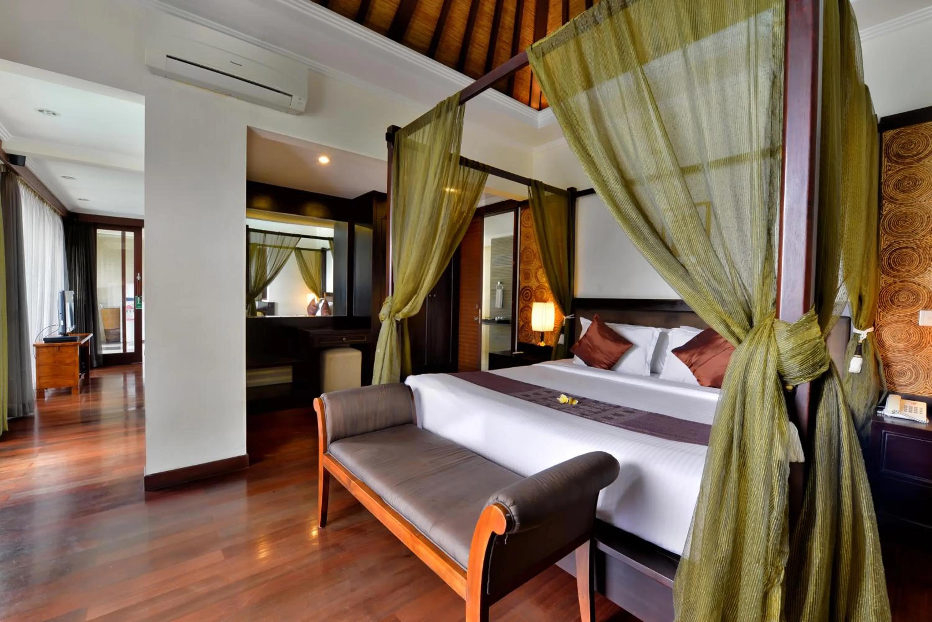 Photo of the whole room, Bed in The Khayangan Dreams Villa, Seminyak